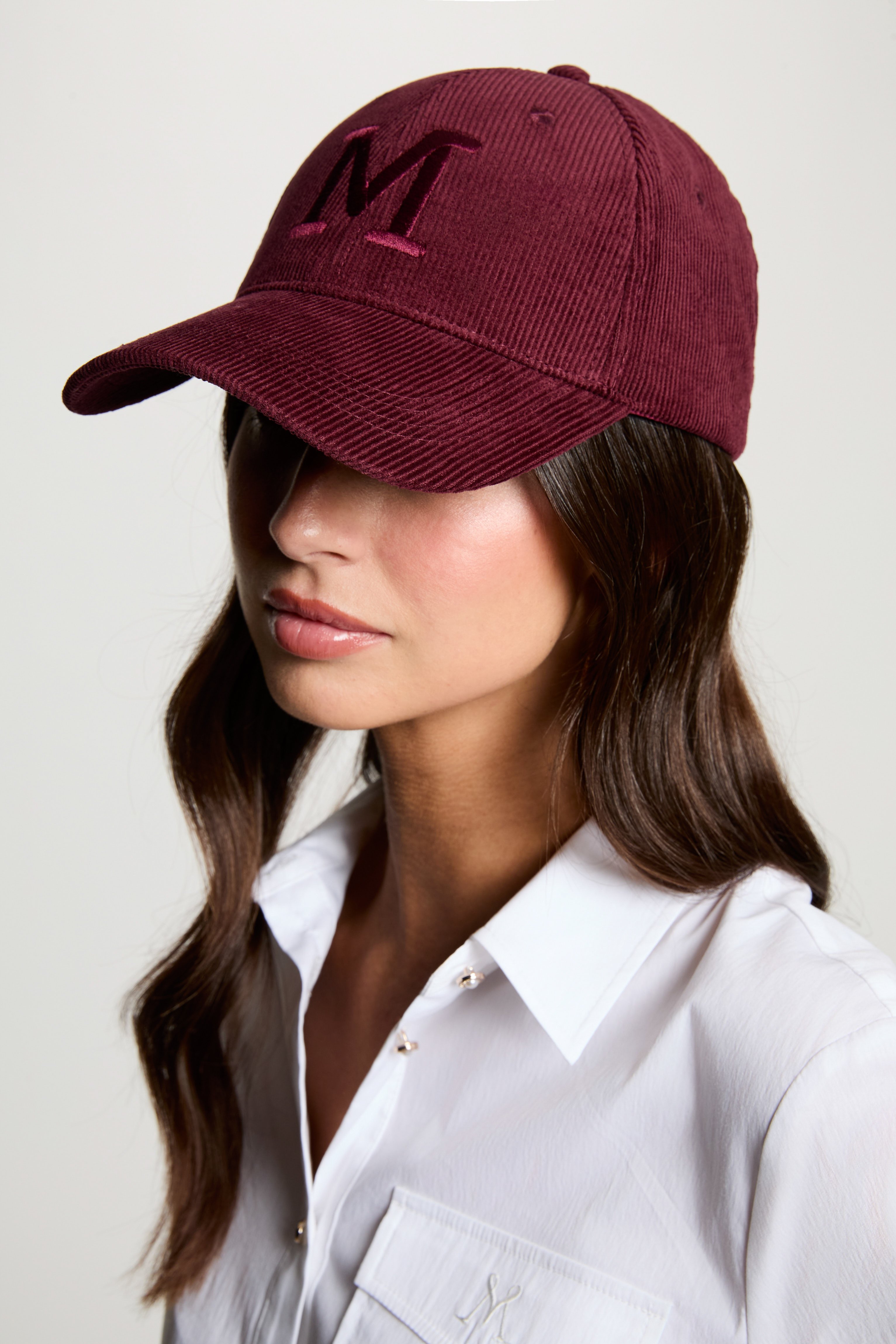 Gorra de pana ciruela mujer