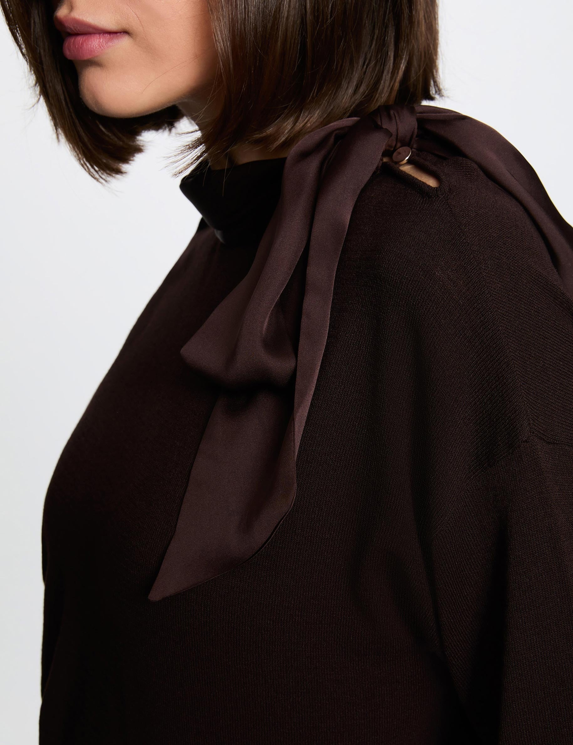 Jersey cuello redondo mangas largas marr&oacute;n oscuro mujer
