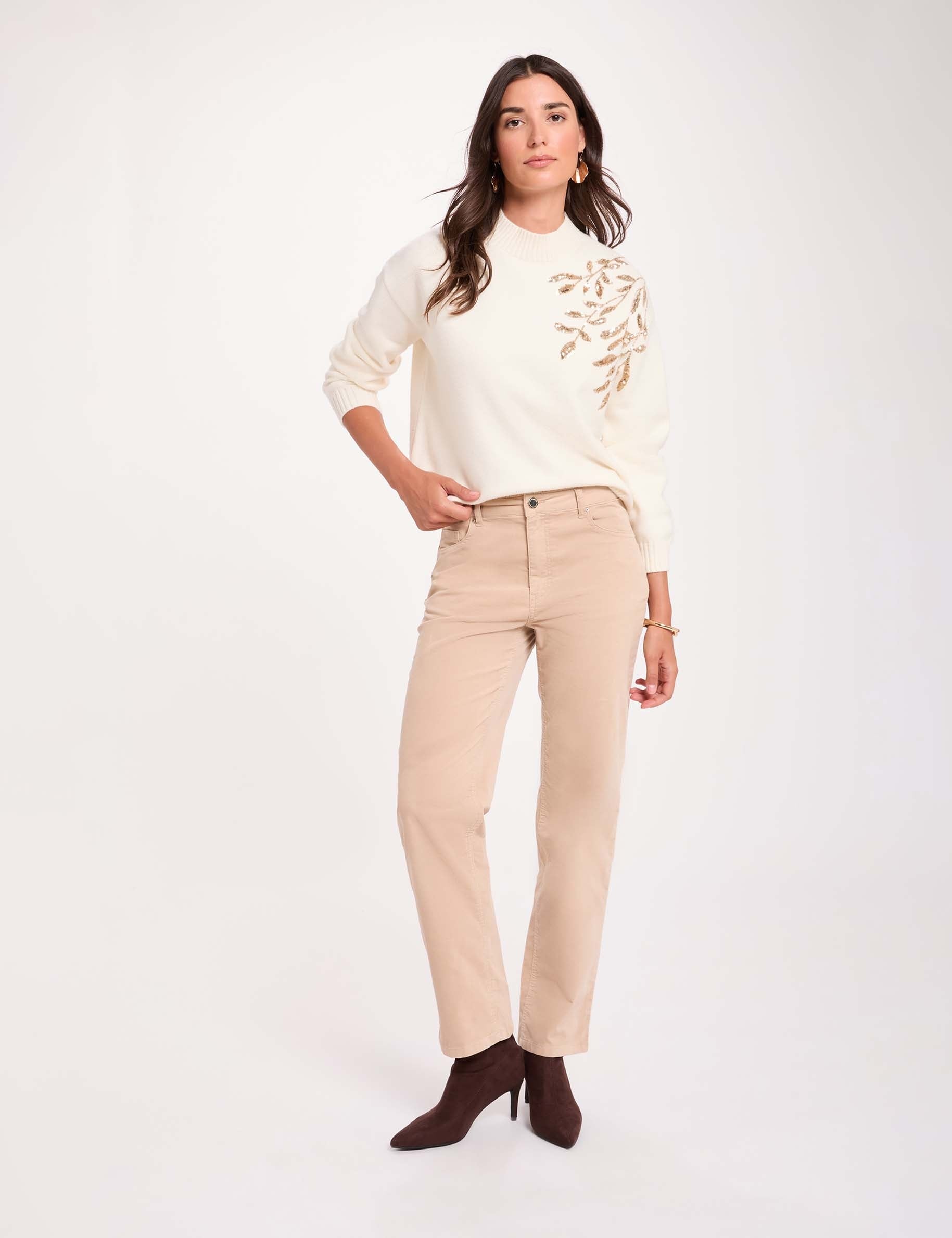 Pantal&oacute;n recto de tiro alto crudo mujer