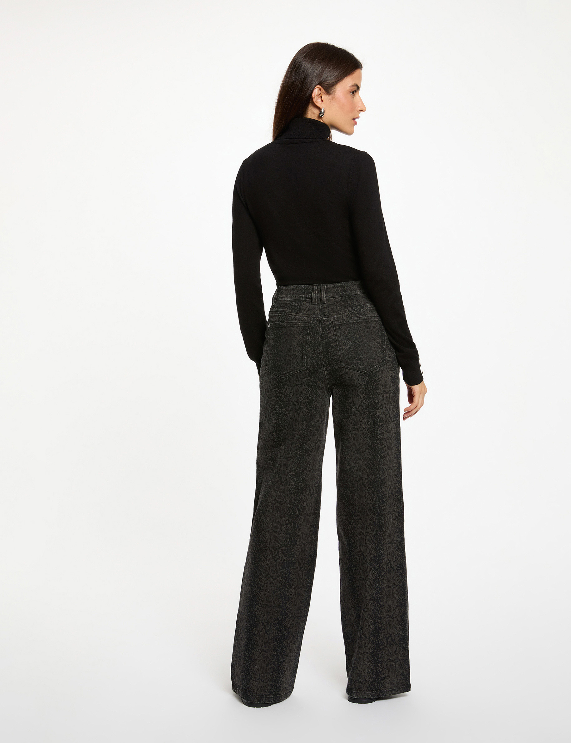 Jersey de cuello alto negro mujer