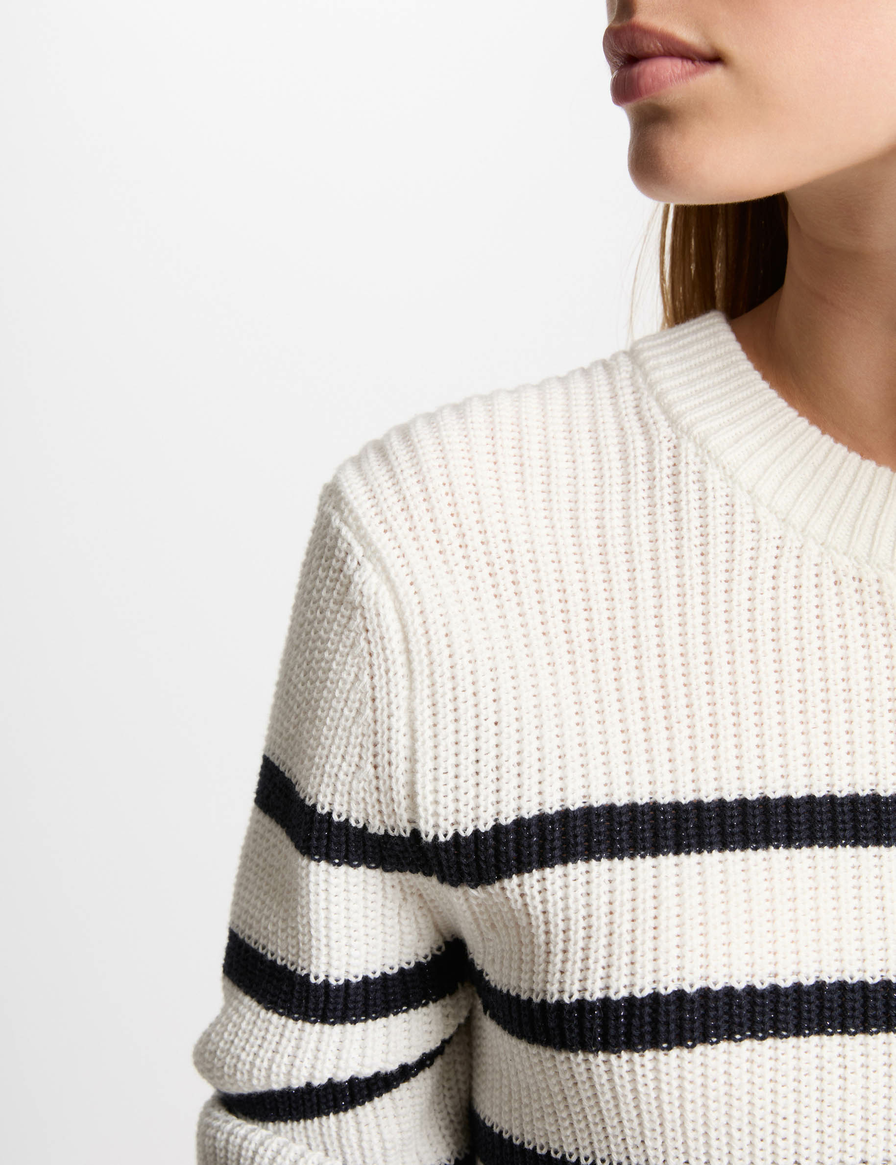 jersey cuello redondo y rayas blanco mujer Jersey cuello redondo y rayas blanco mujer