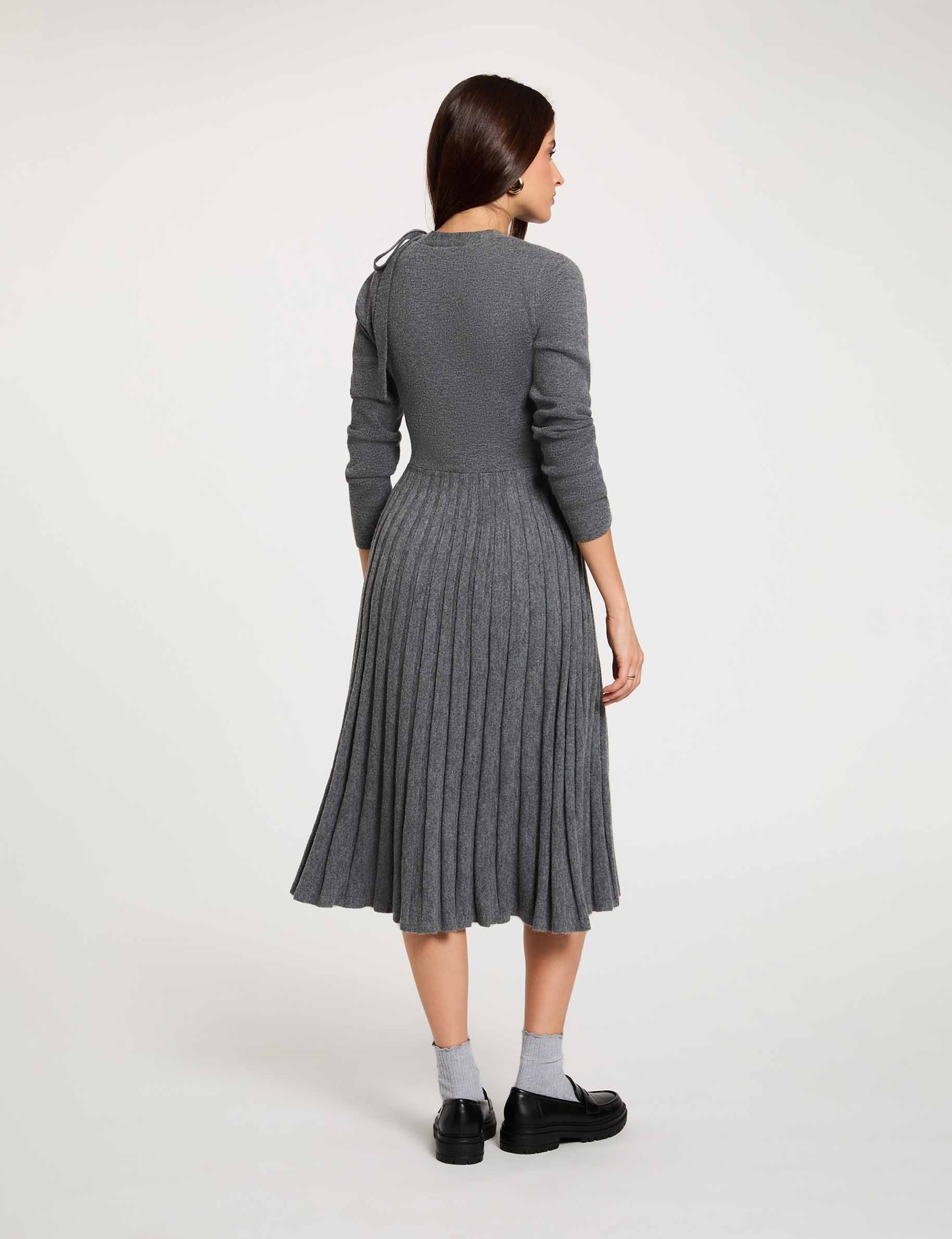Vestido de punto plisado gris claro mujer