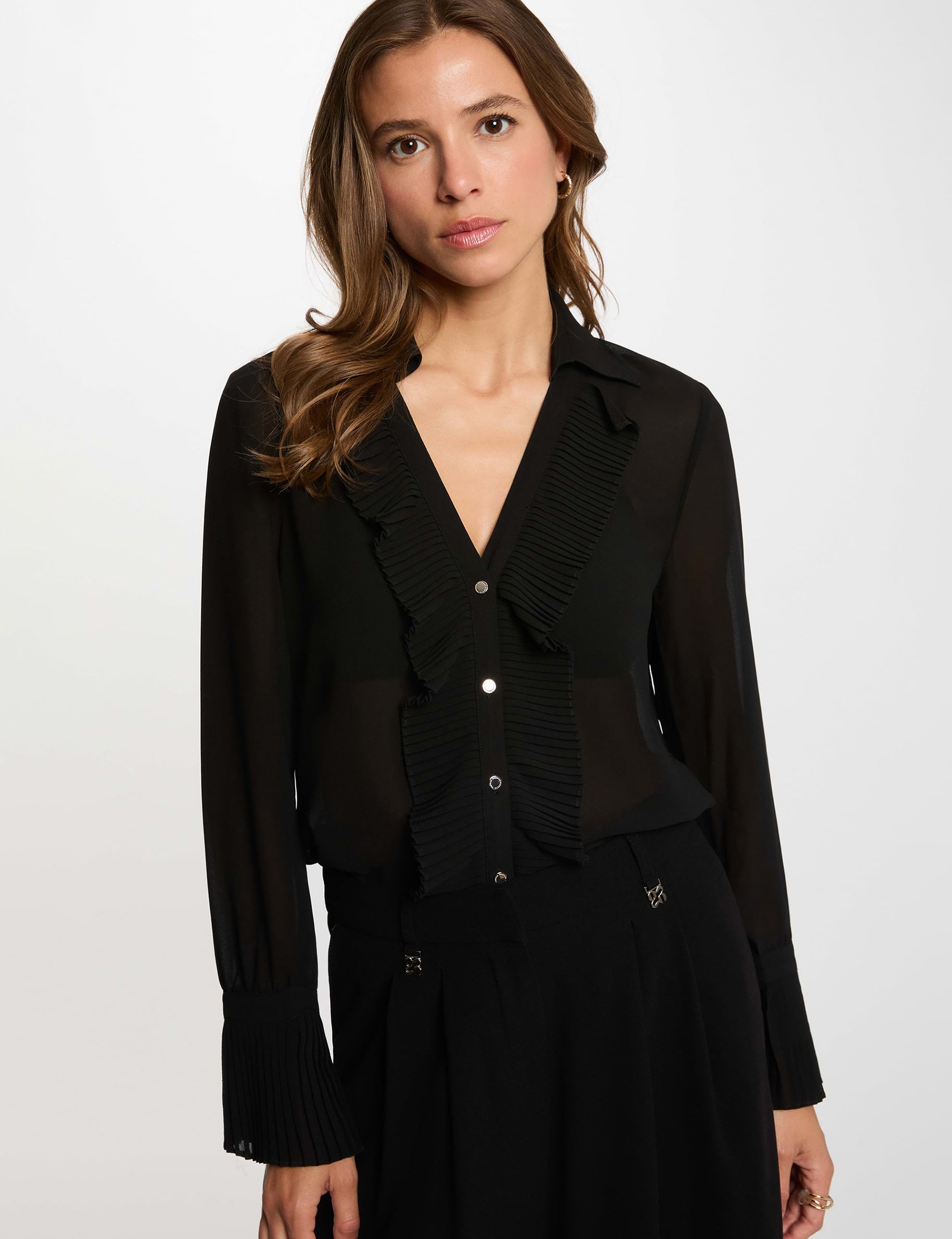 Camisa de gasa con cuello vuelto negro mujer