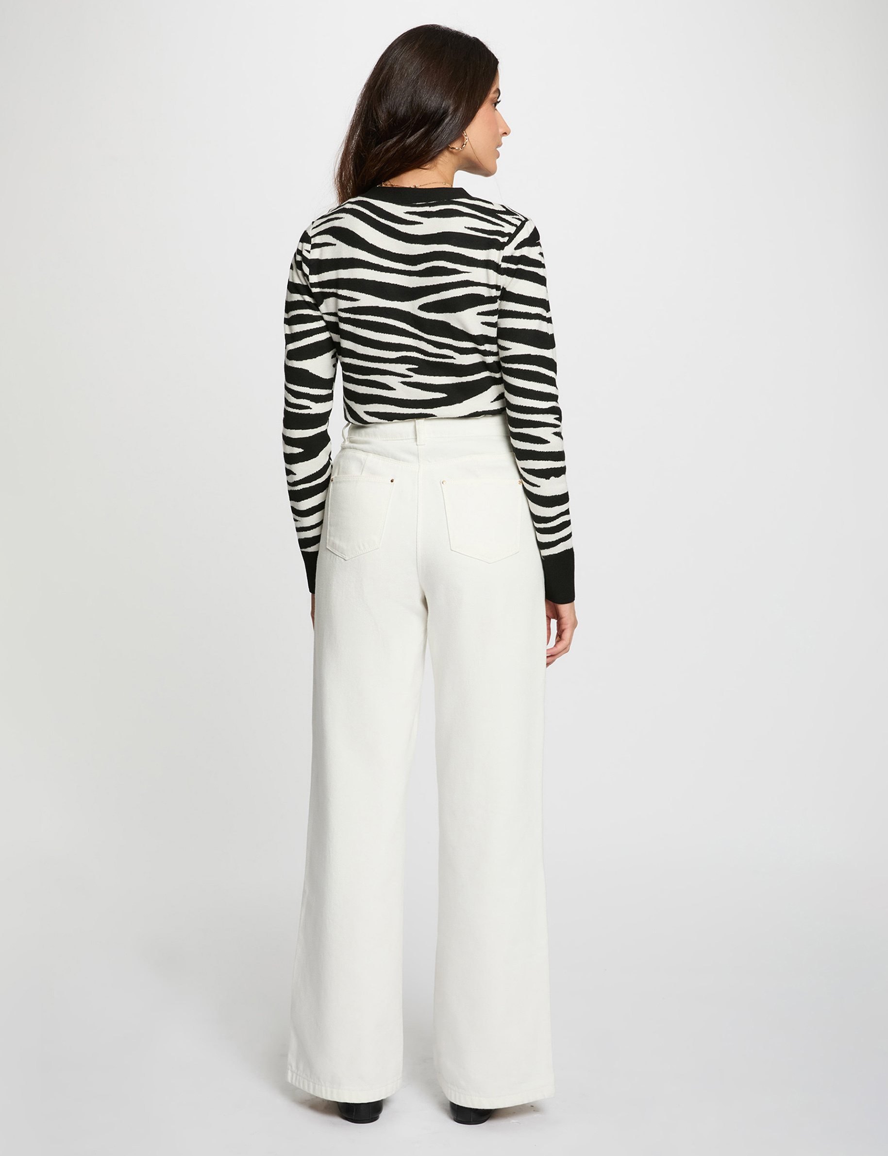 chaleco cropped con cuello en v negro mujer Chaleco cropped con cuello en V negro mujer
