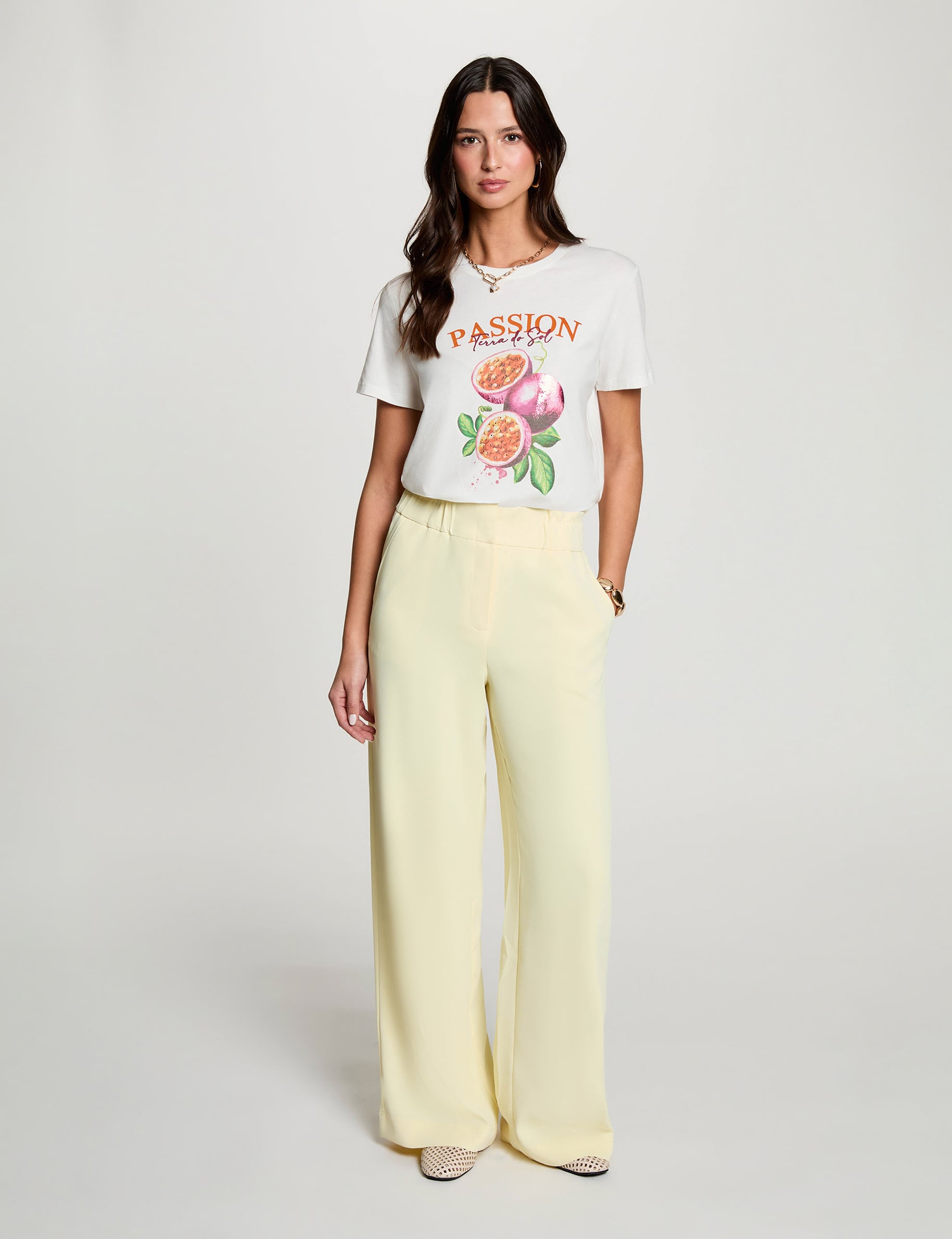 Pantal&oacute;n pernera ancha amarillo pastel mujer