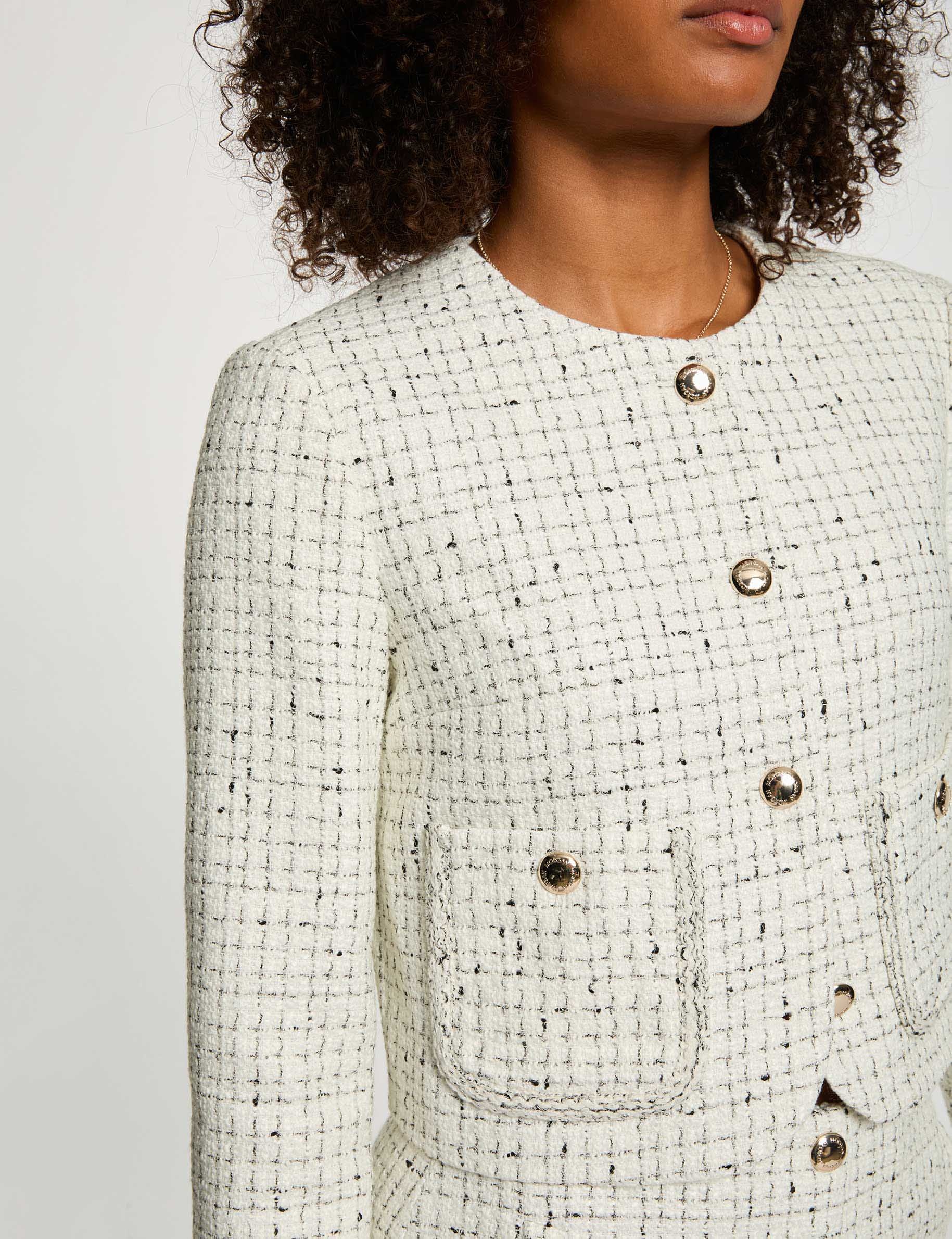 Chaqueta entallada cuello redondo marfil mujer