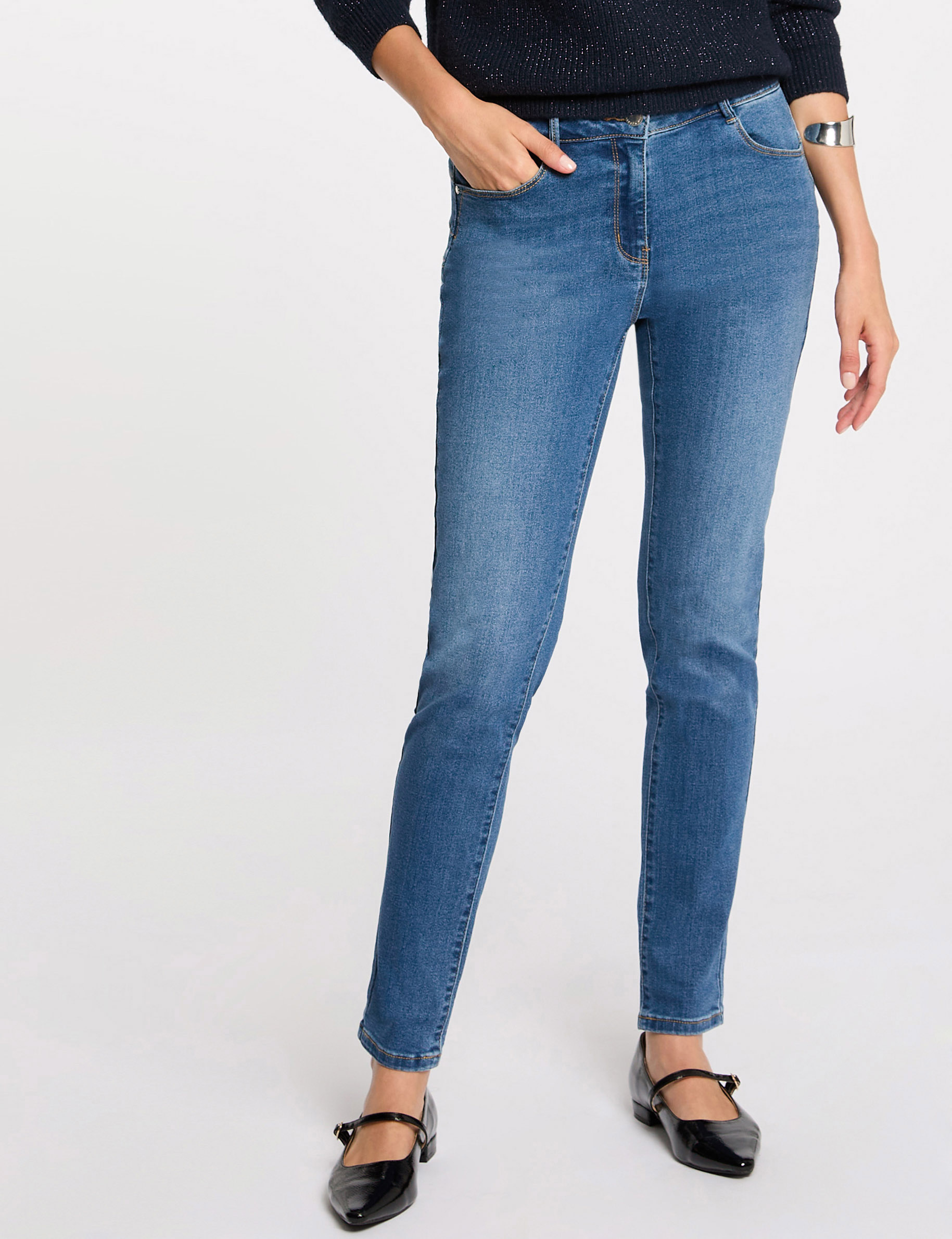 Vaquero slim talle est&aacute;ndar denim stone mujer