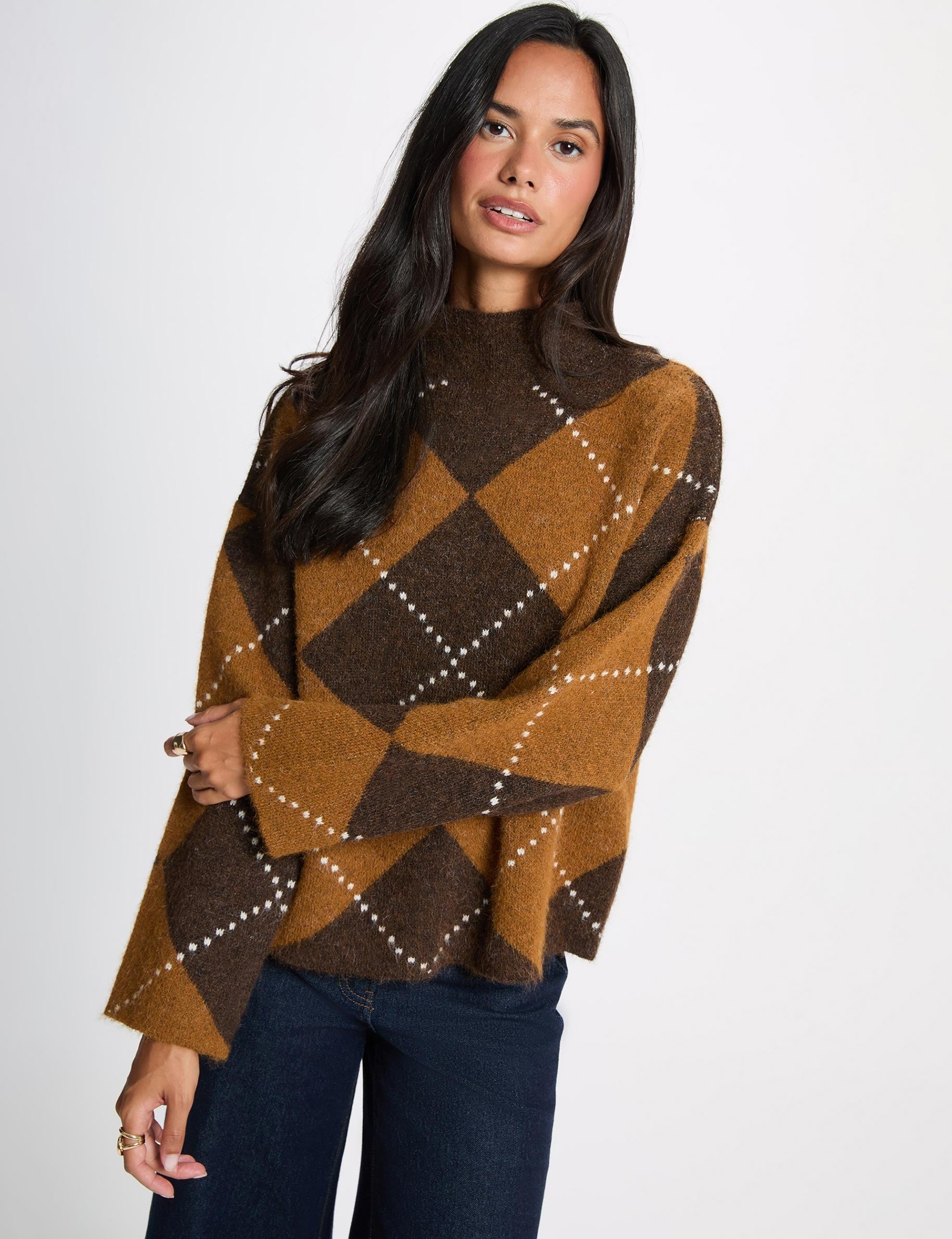 Jersey de cuello alto marr&oacute;n mujer
