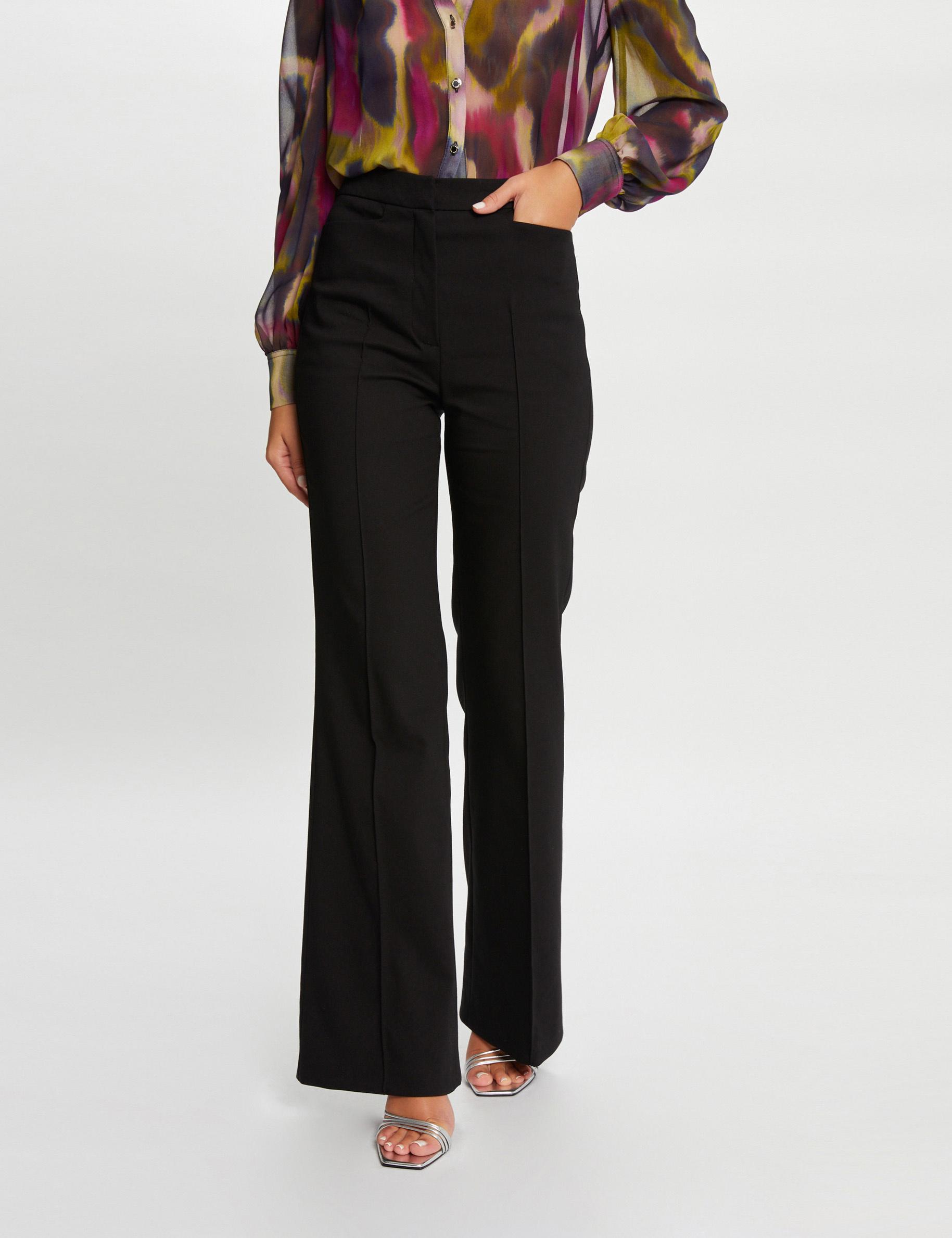 pantalon city flare con pinzas negro mujer Pantalón city flare con pinzas negro mujer
