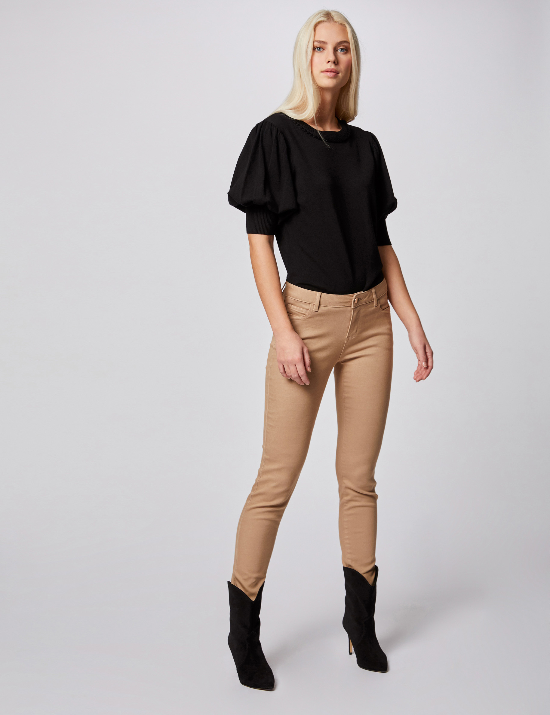 Vaquero skinny talle bajo arena mujer