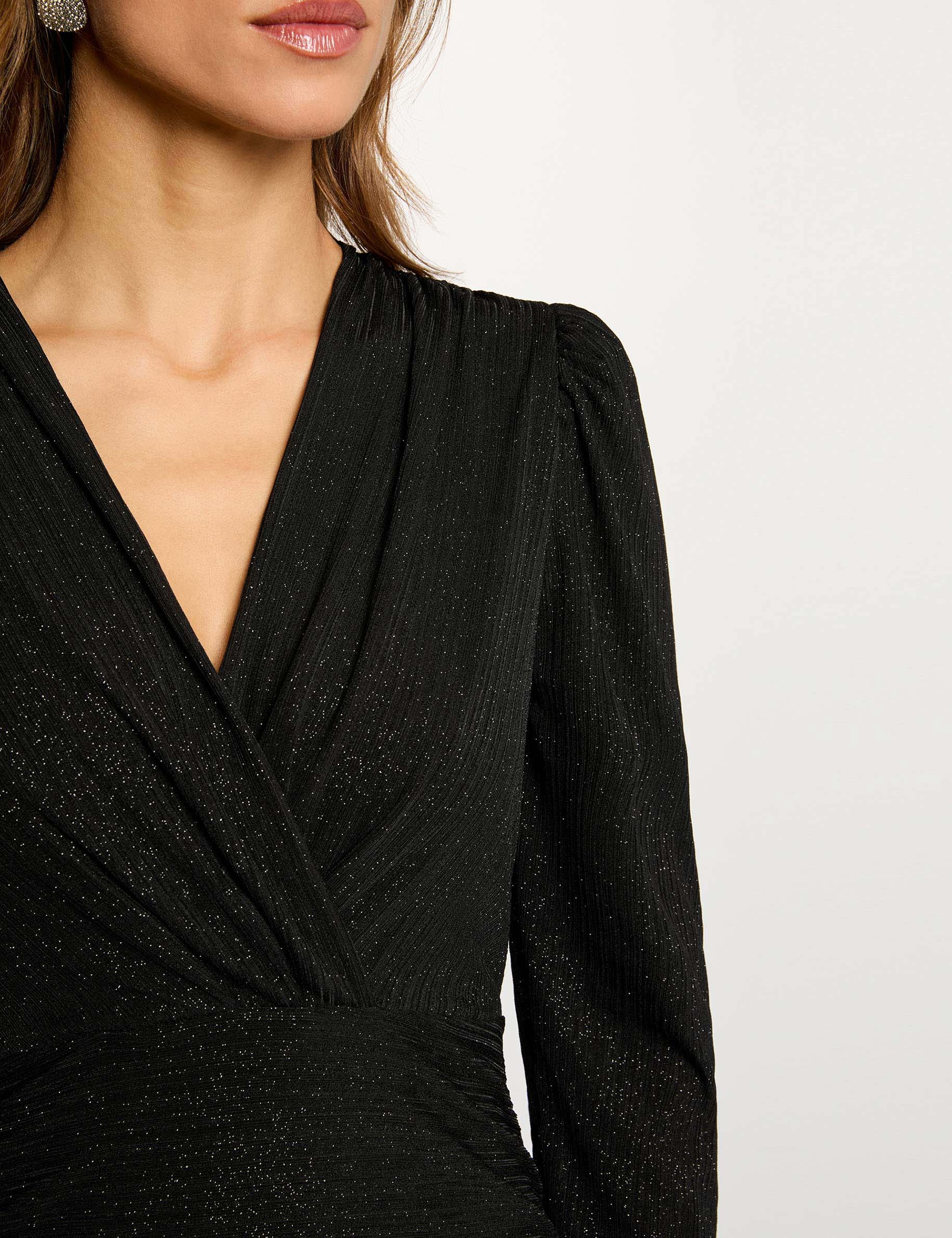 Vestido corto ajustado negro mujer