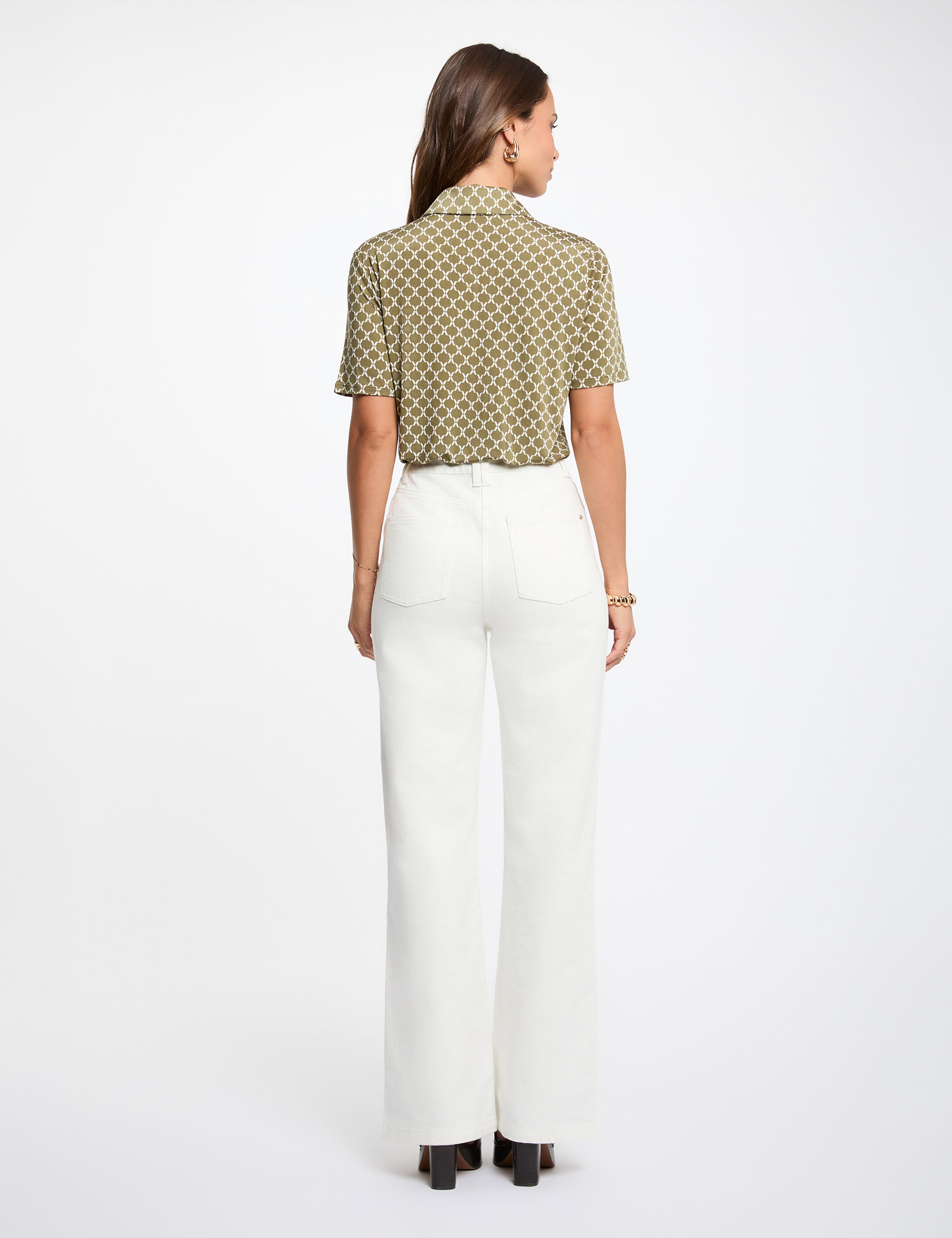 Camisa estampada con cuello abierto verde caqui mujer