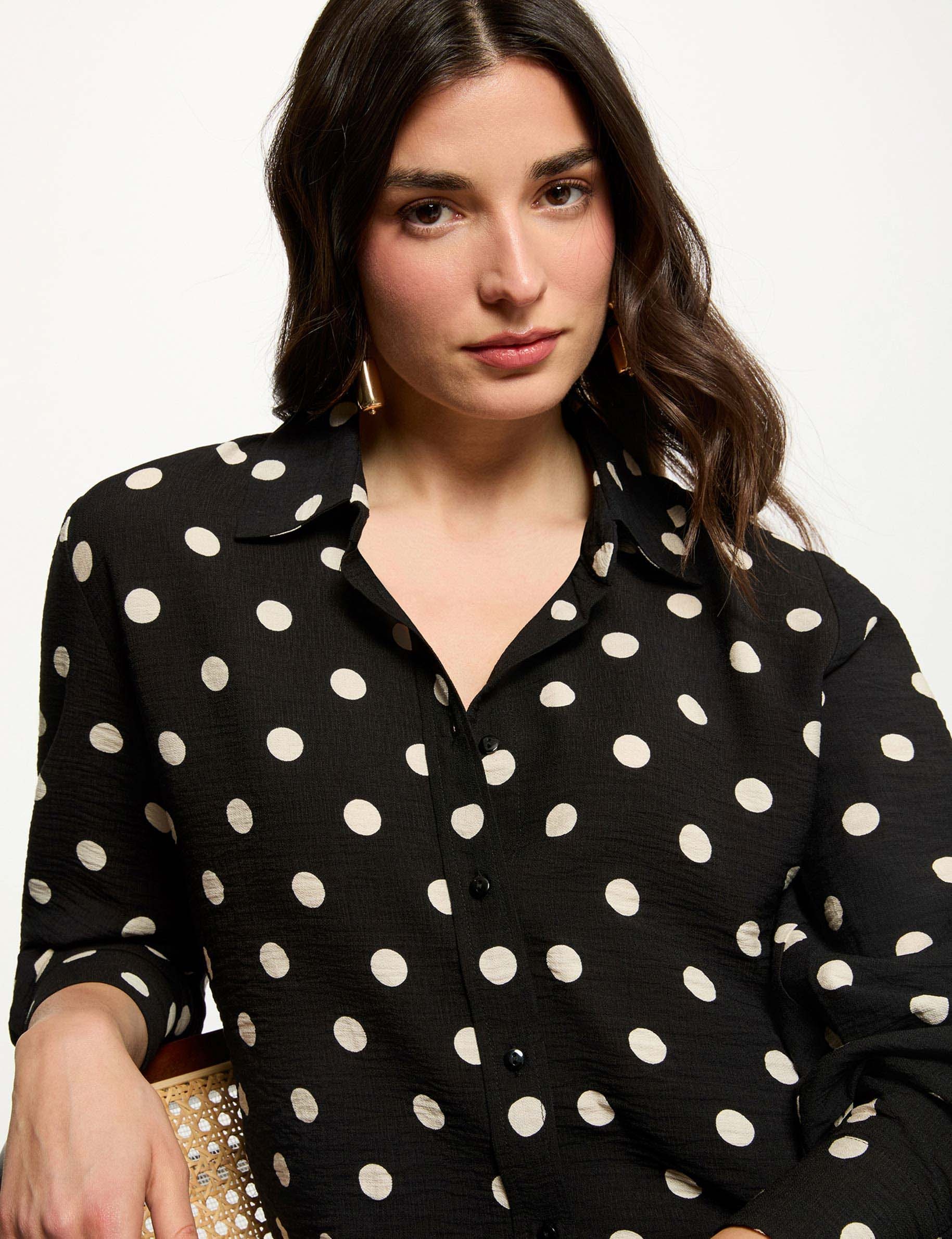 Camisa cropped de lunares negro mujer