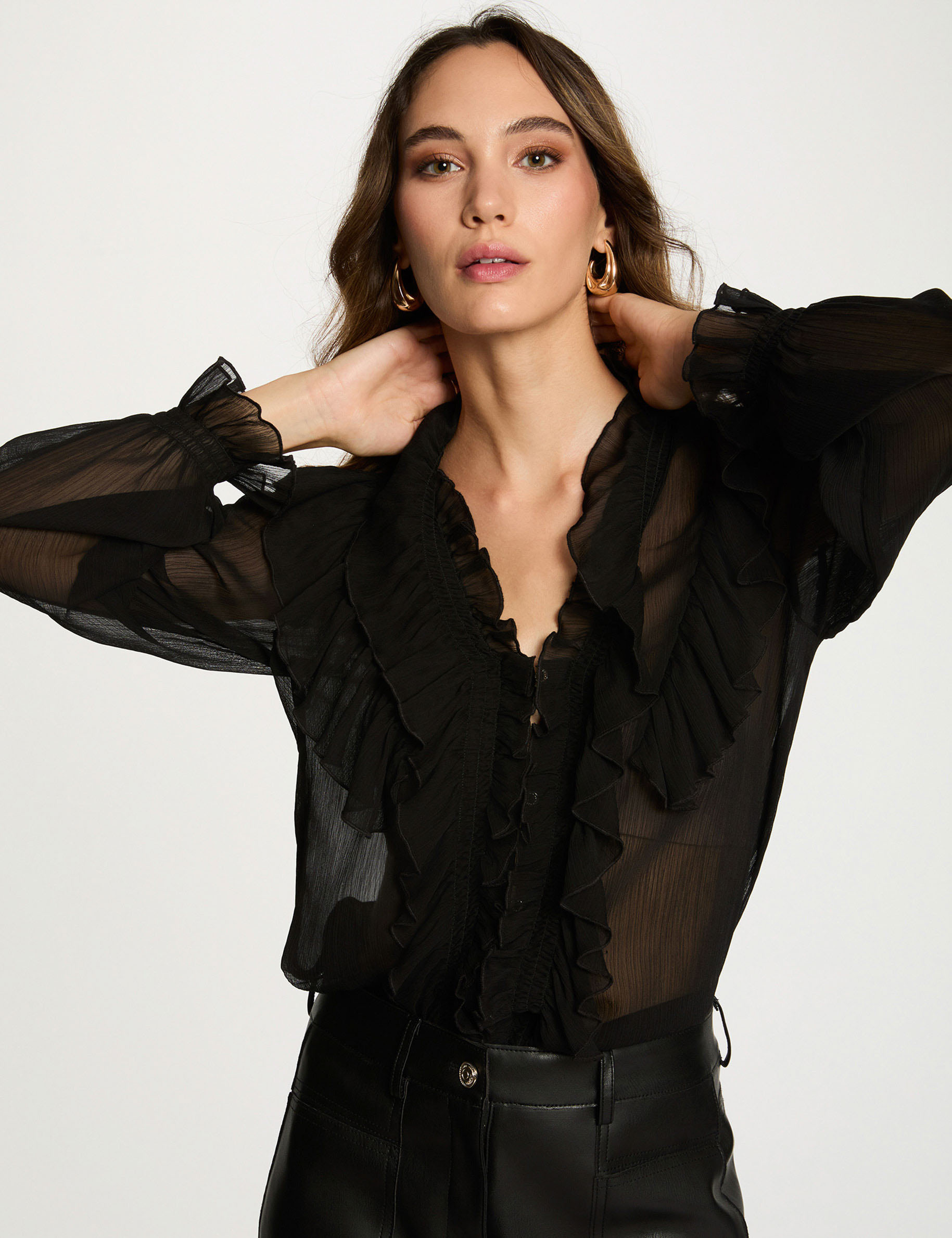 Camisa fluida con cuello en v negro mujer