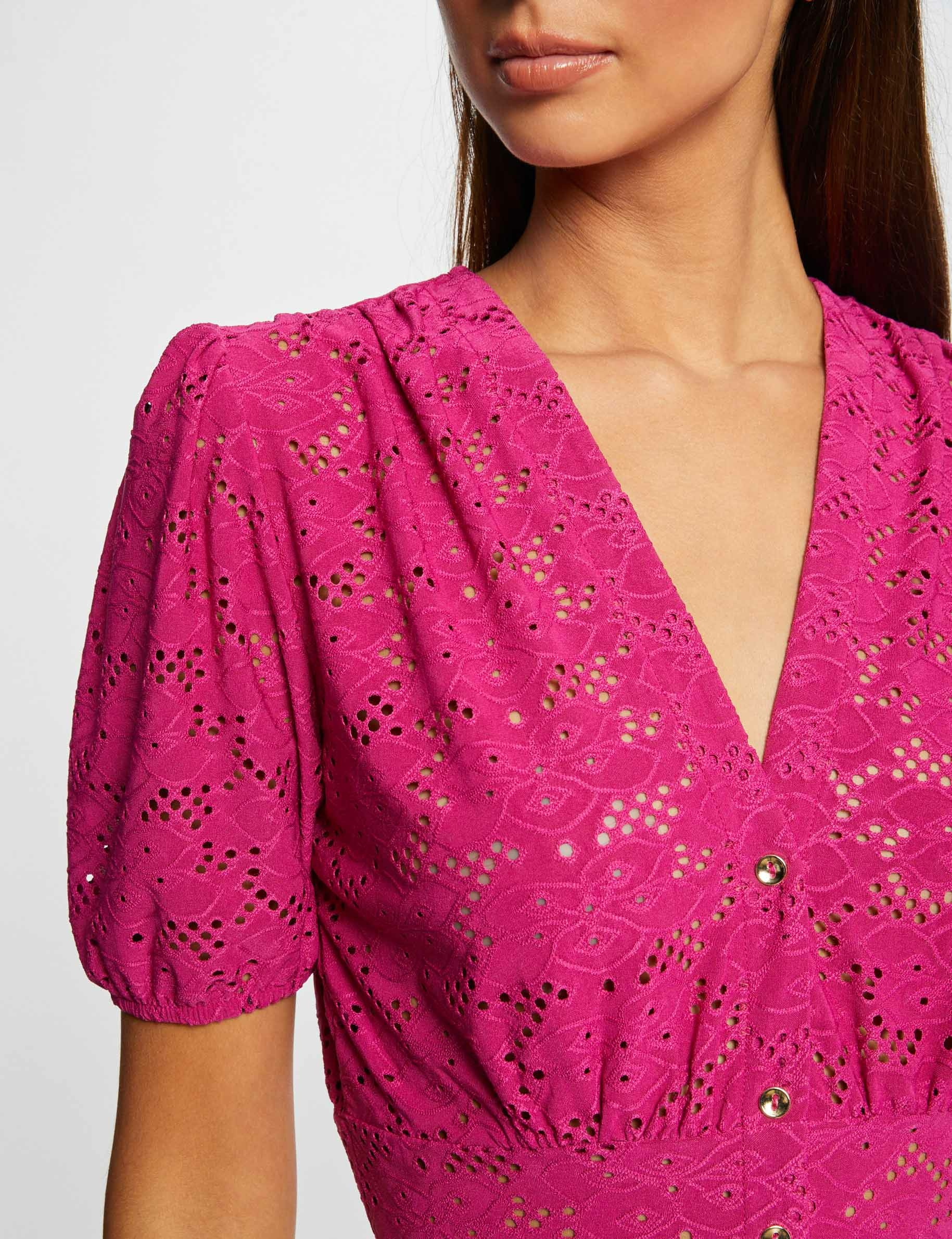 camiseta manga corta con bordado frambuesa mujer Camiseta manga corta con bordado frambuesa mujer