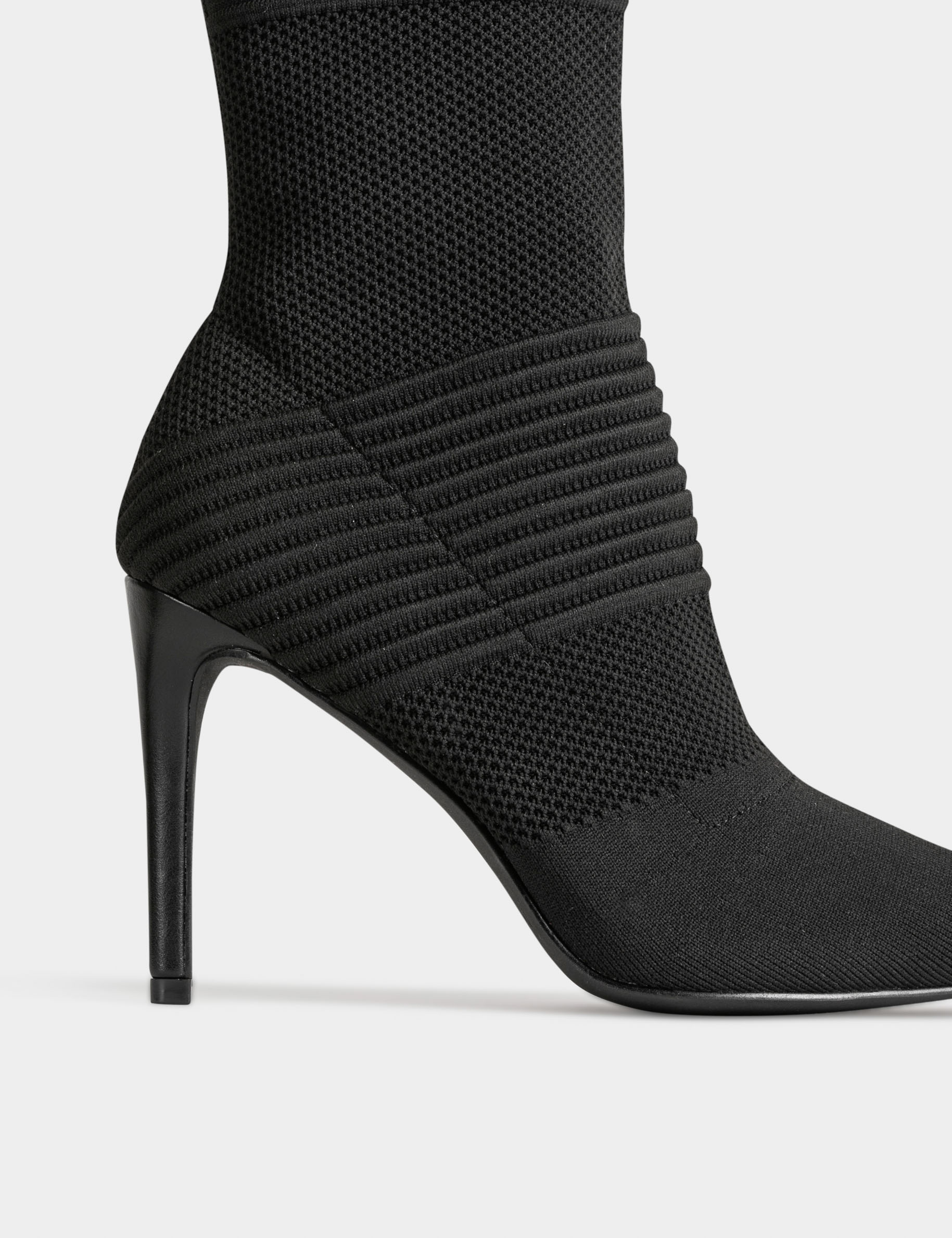 Botines de tacones de aguja negro mujer