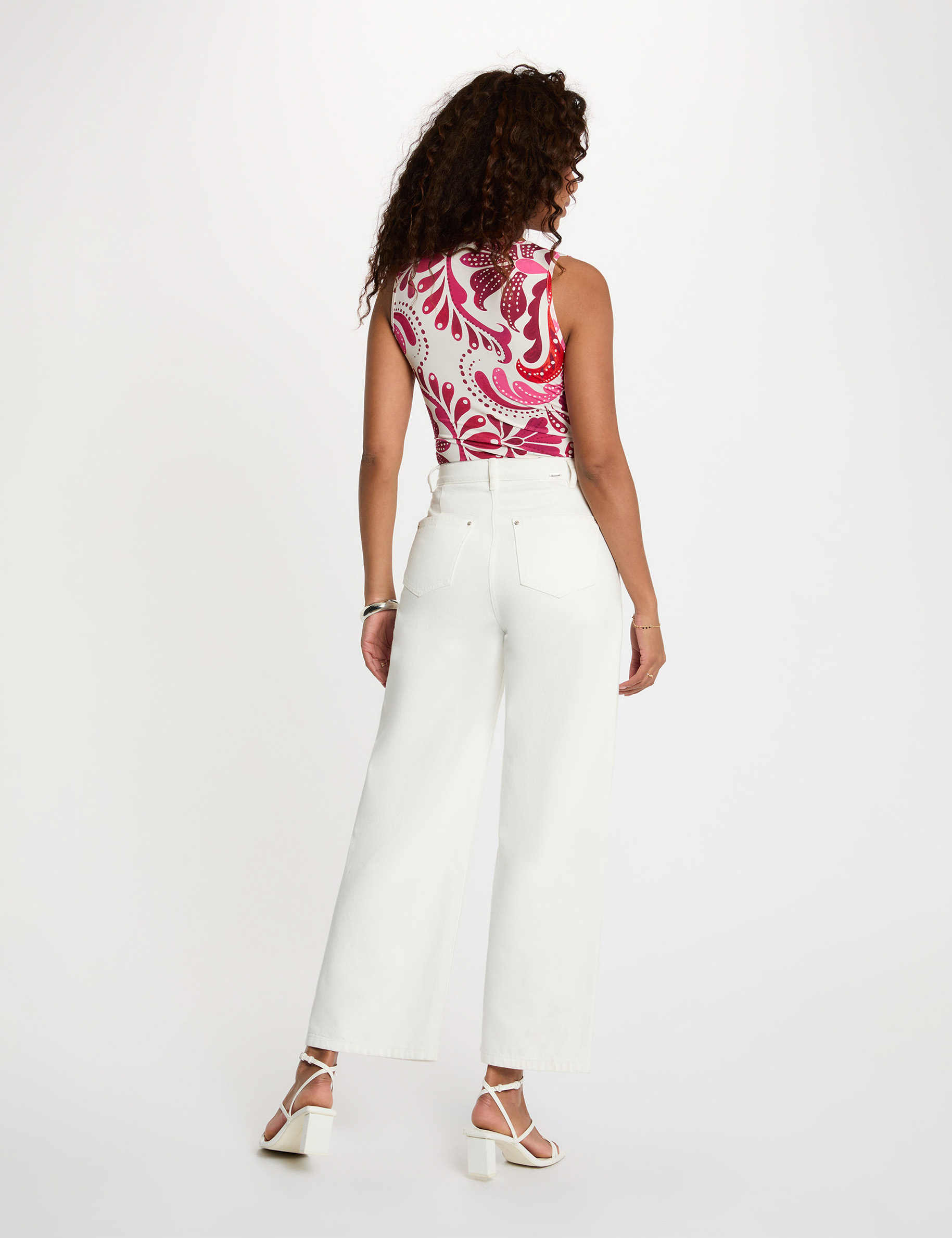 Camiseta ajustada cuello coraz&oacute;n multicolor mujer