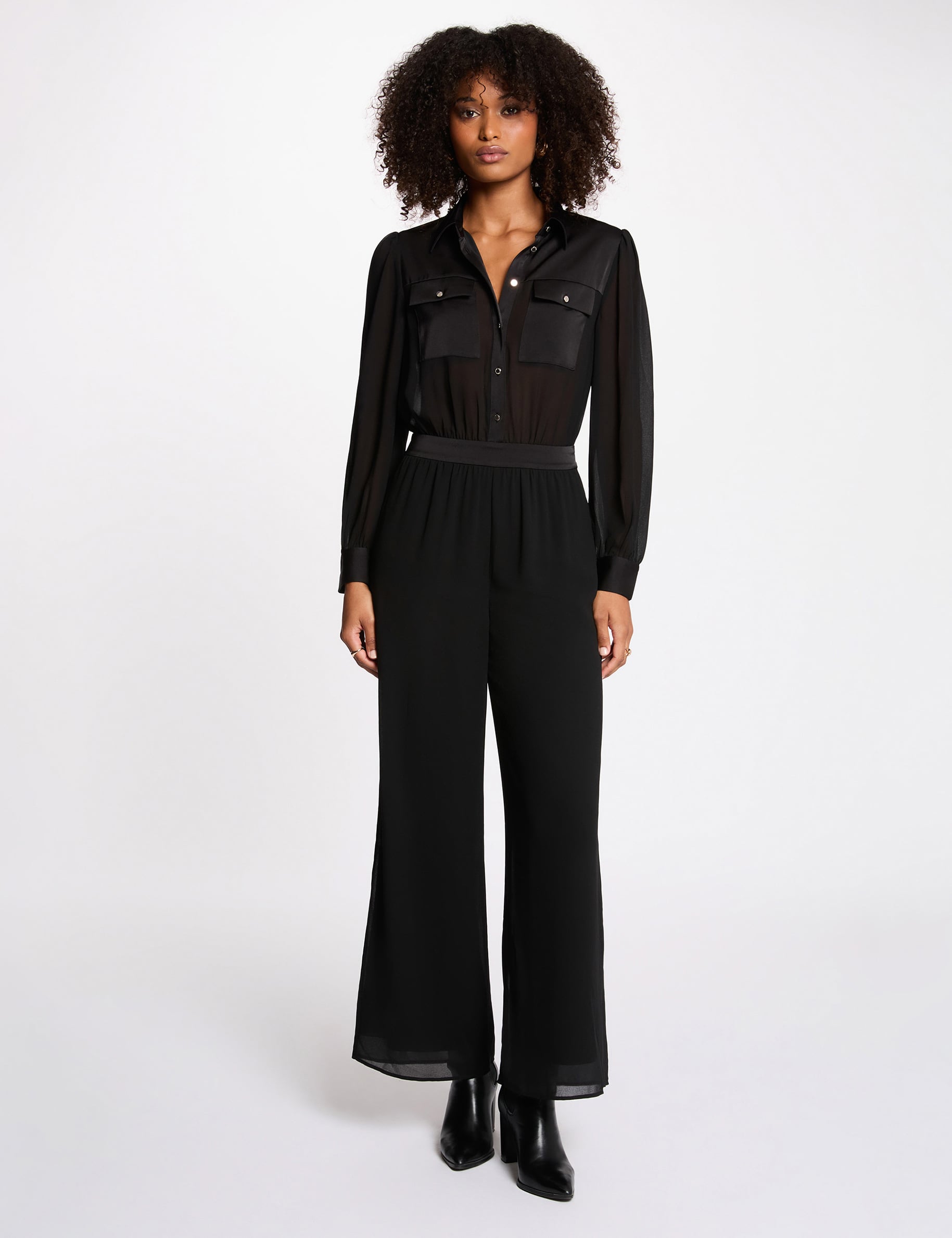 Mono fluido con cuello de solapa negro mujer