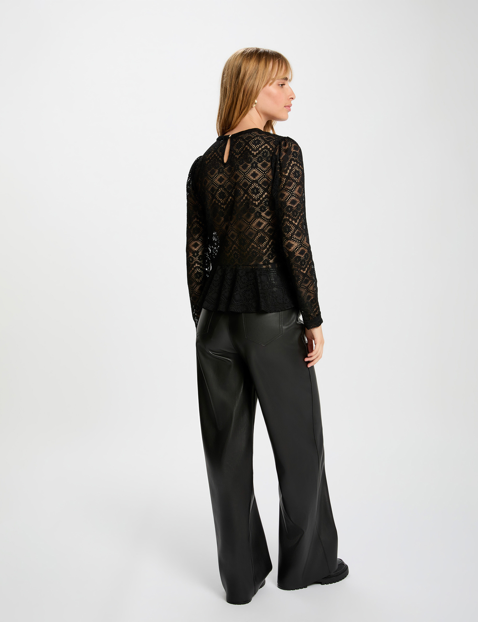 Camiseta entallada de encaje negro mujer
