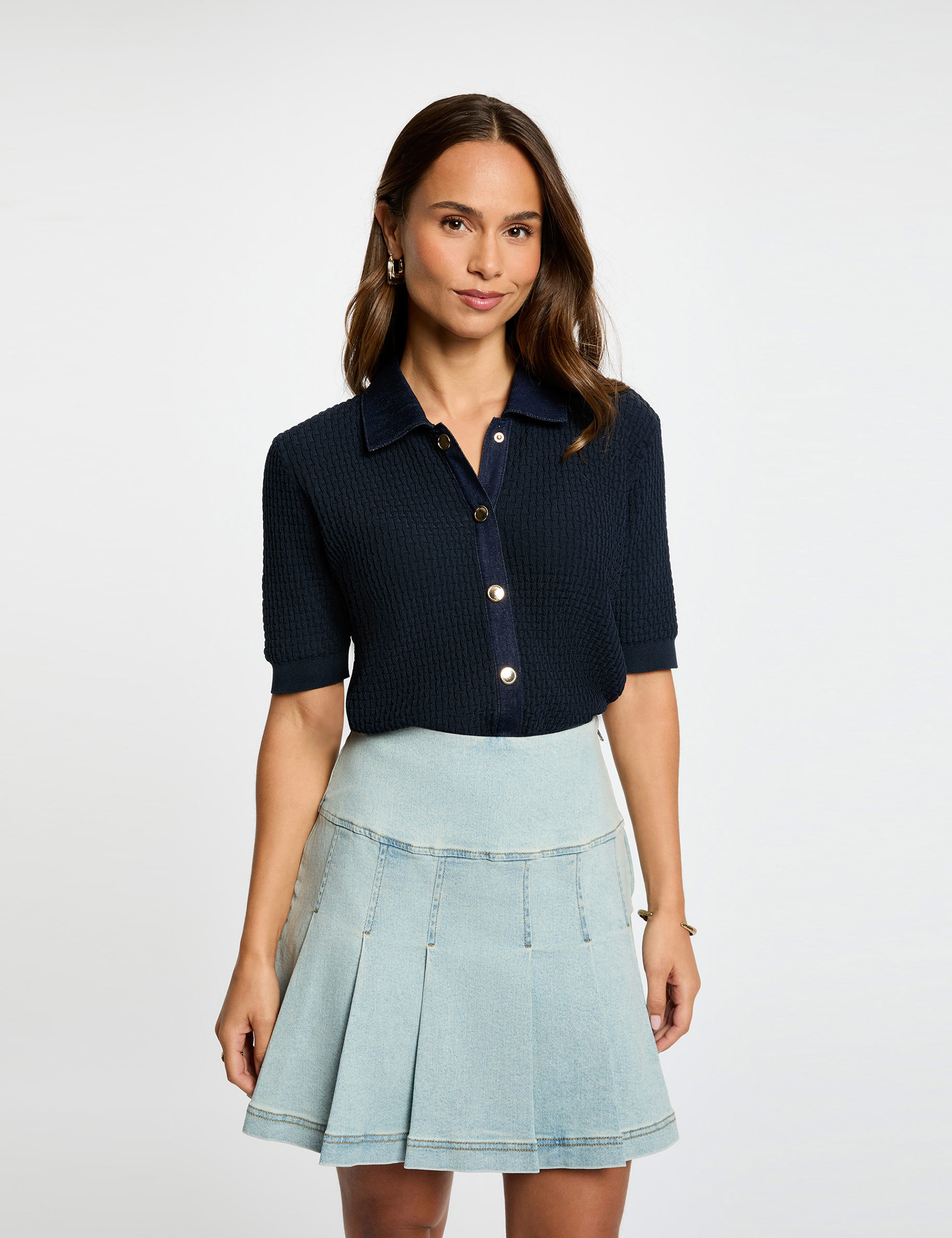 Falda corta plisada denim descolorido mujer