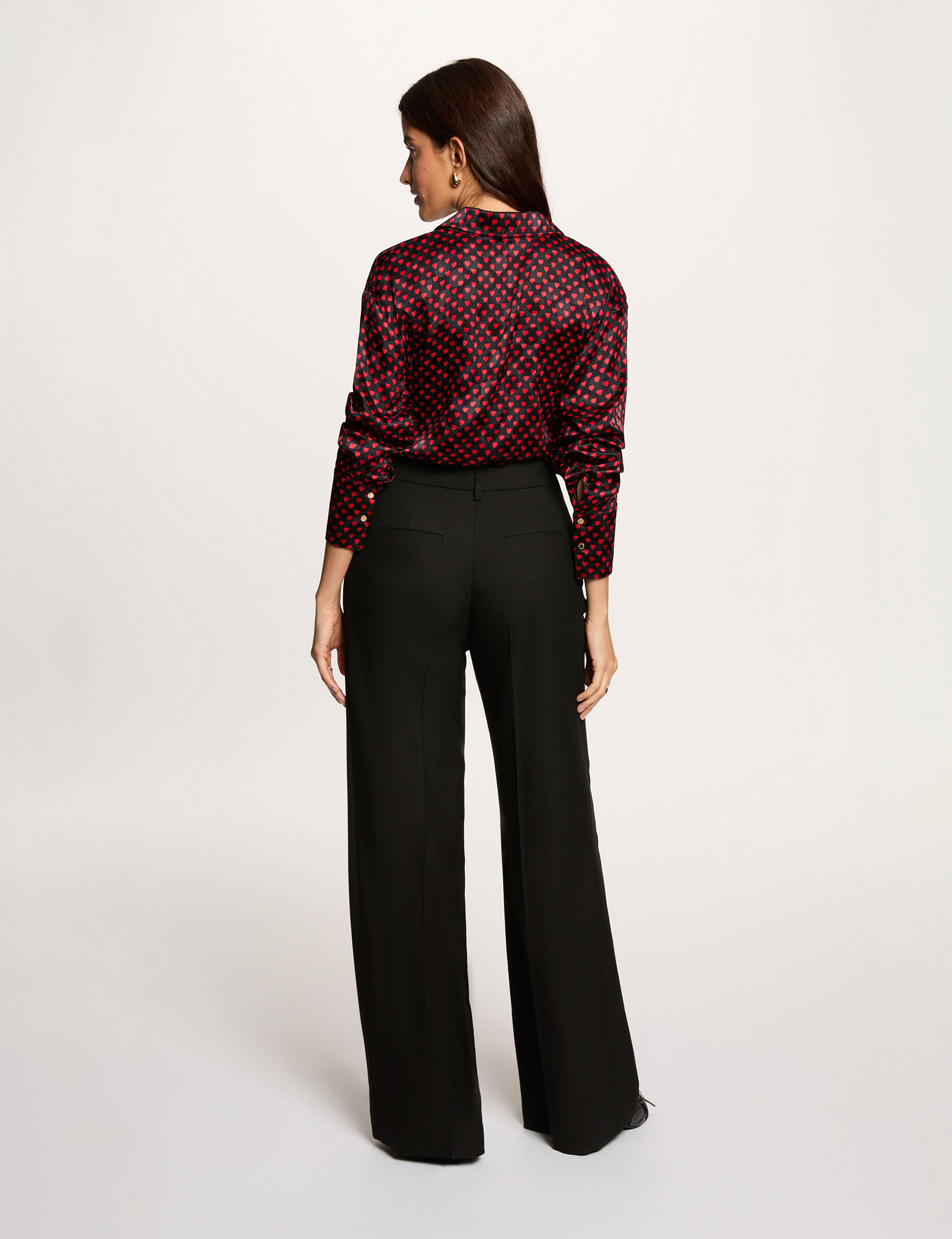 Pantal&oacute;n pernera ancha pinzas negro mujer
