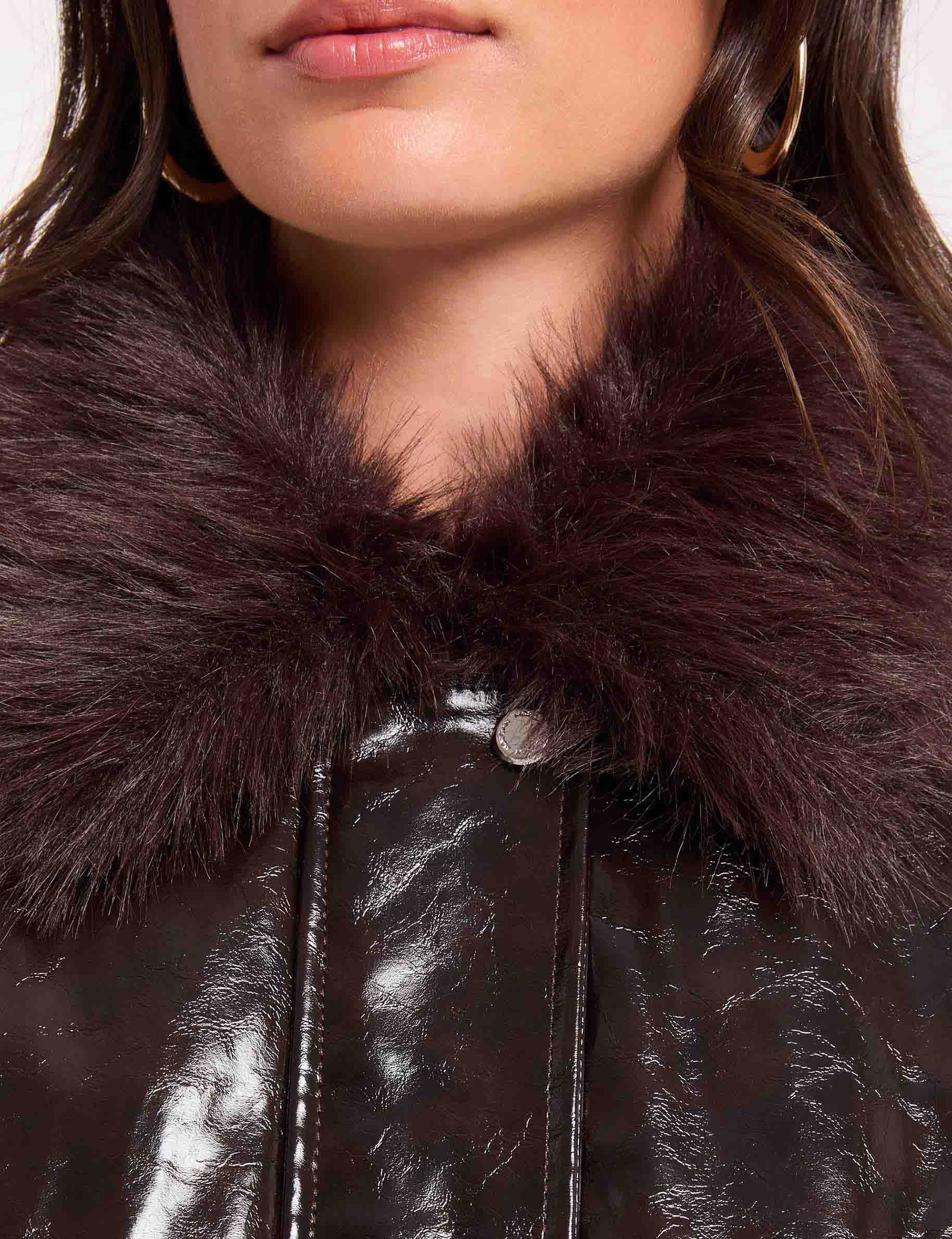 Chaqueta con cuello de pelo marr&oacute;n oscuro mujer
