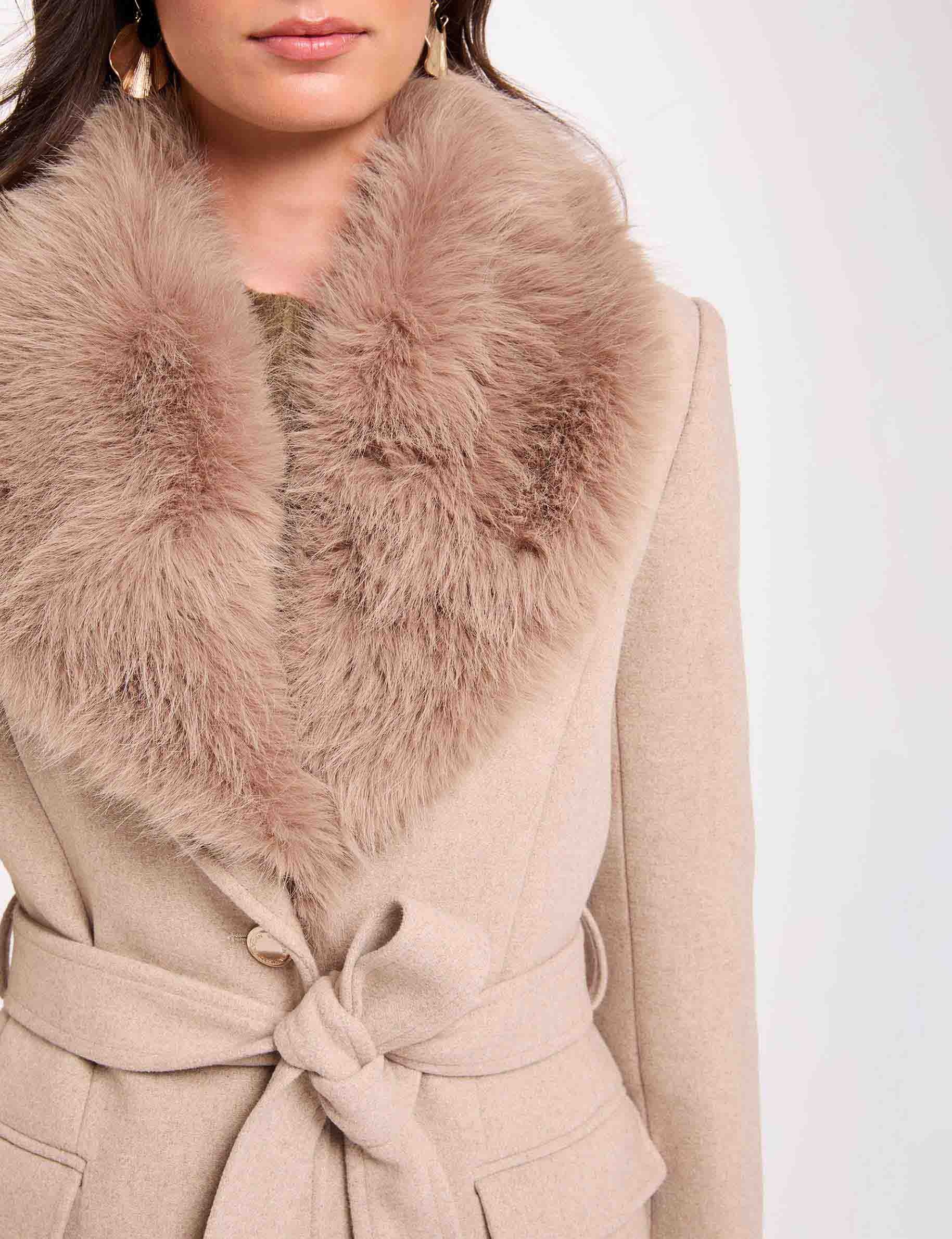 Abrigo largo con cintur&oacute;n beige mujer