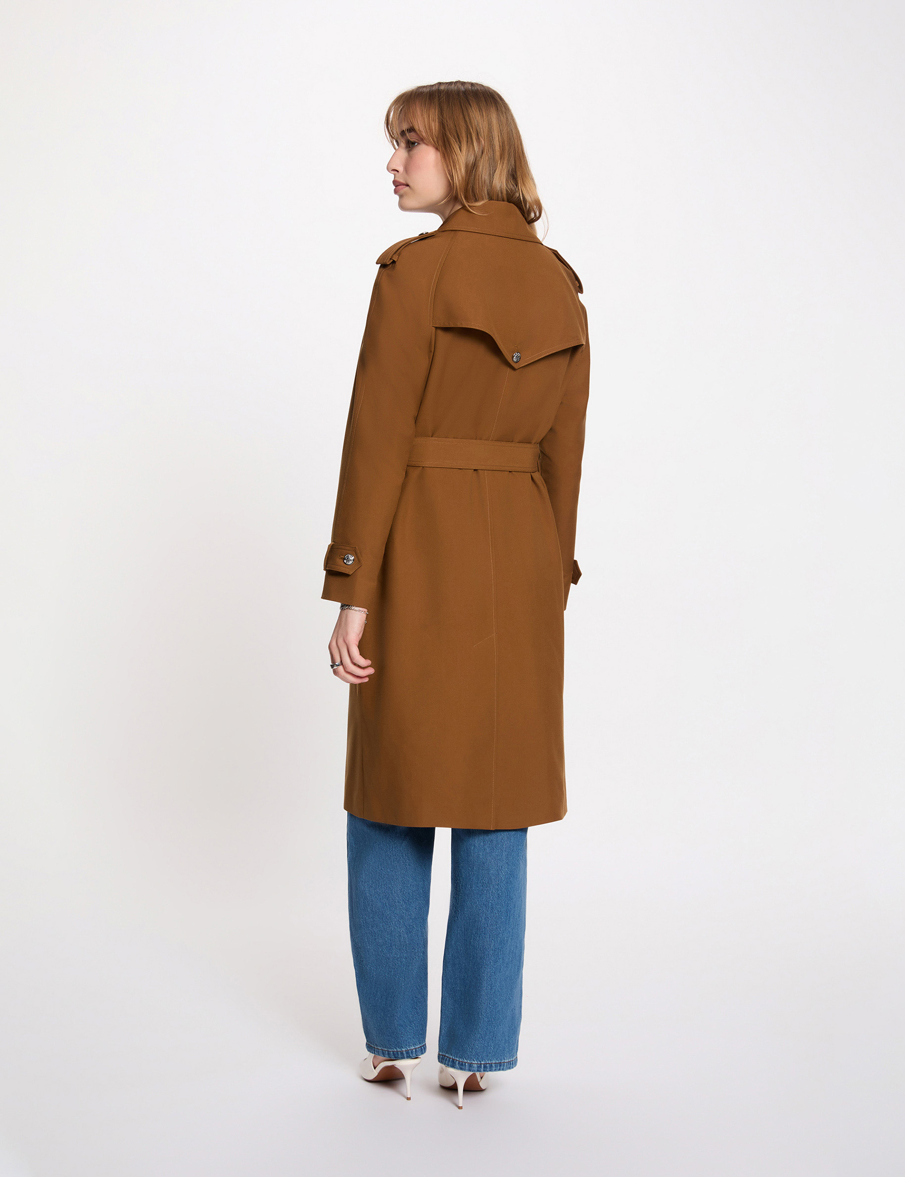 Trench largo con cintur&oacute;n c&aacute;mel mujer