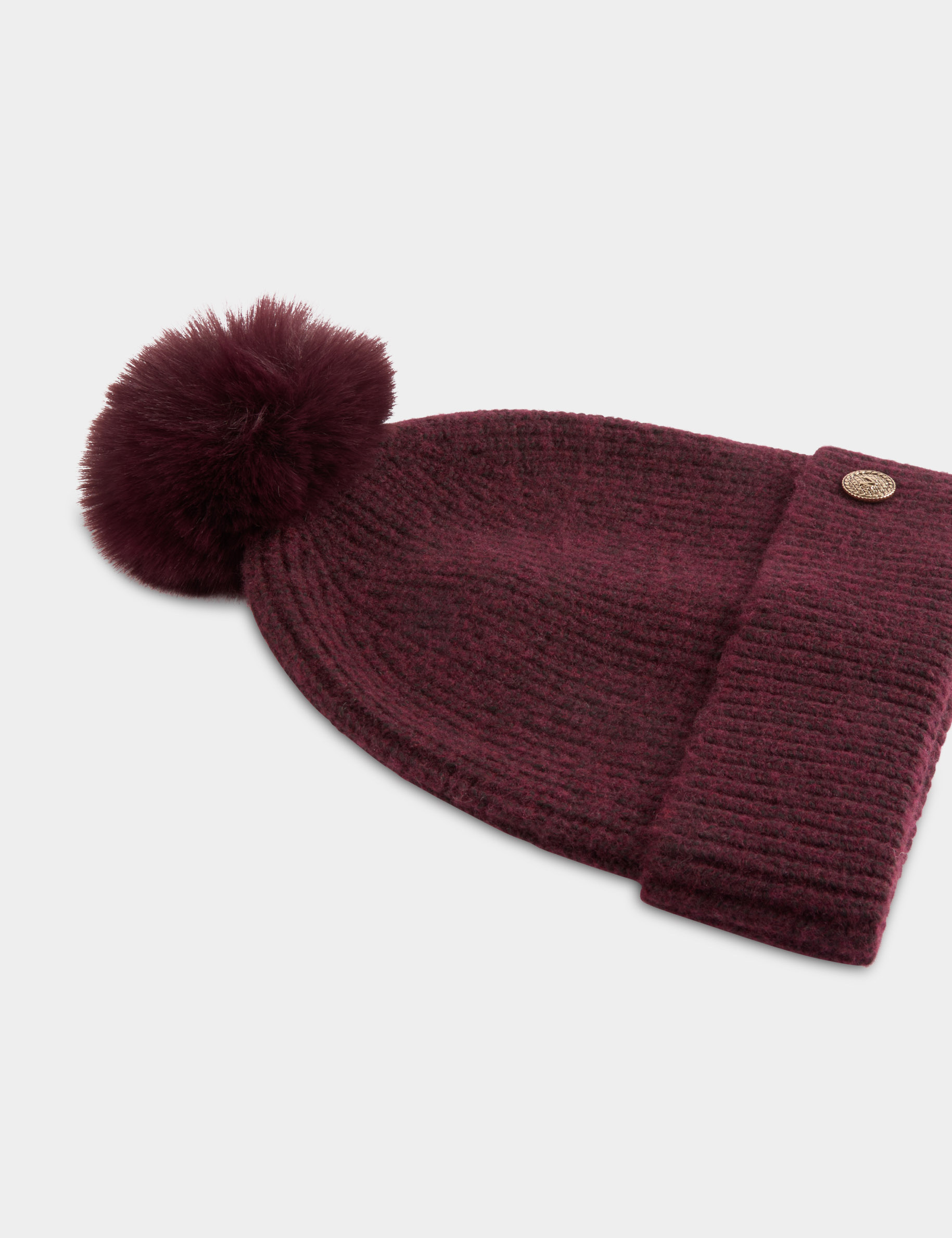 Gorro de punto con bot&oacute;n ciruela mujer