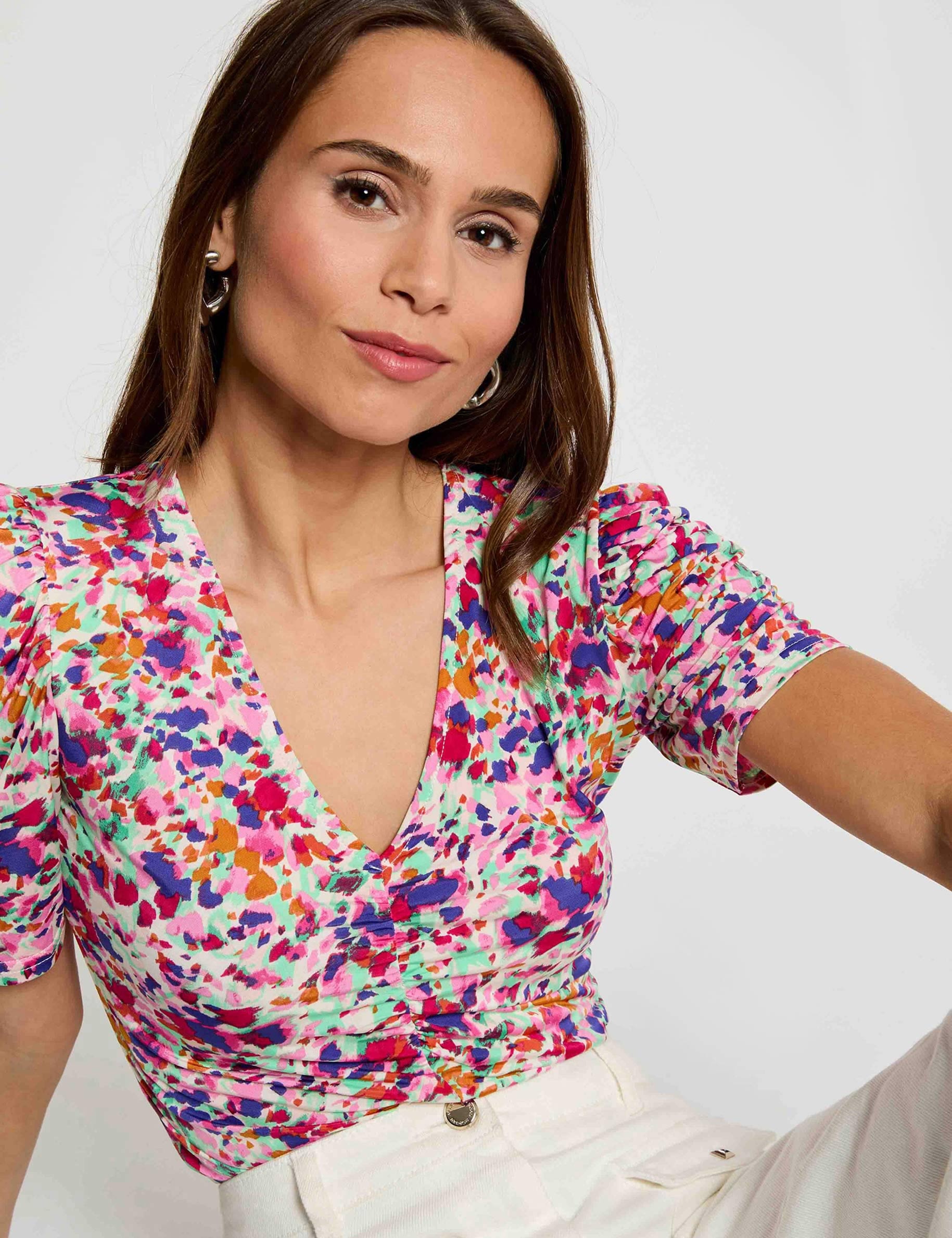Camiseta ajustada cuello en v multicolor mujer