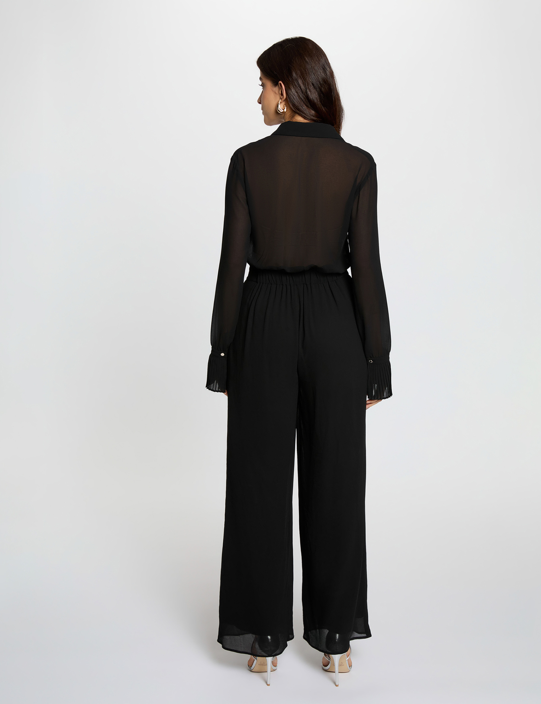 Mono fluido con cuello de solapa negro mujer