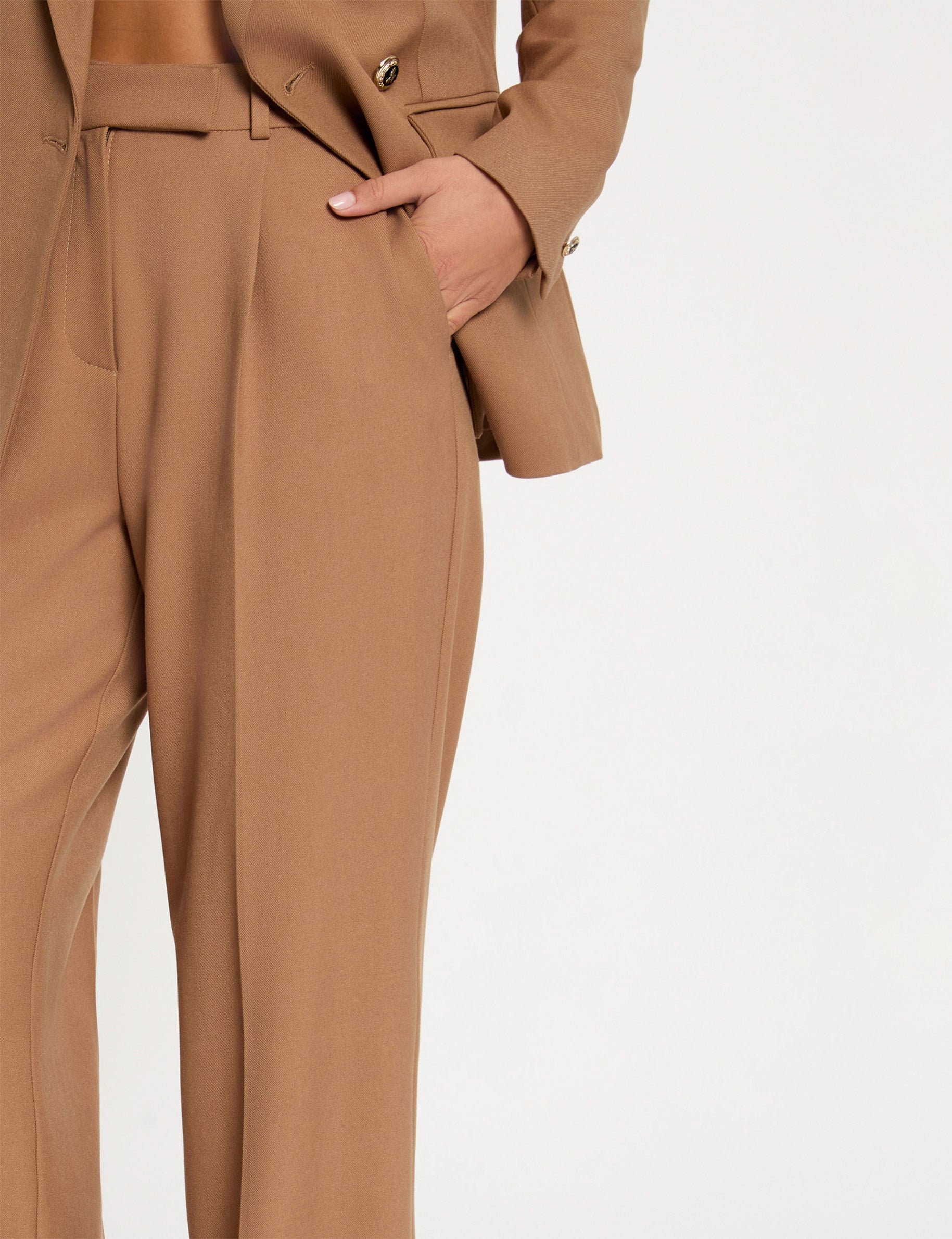 Pantal&oacute;n ancho de tiro alto marr&oacute;n mujer