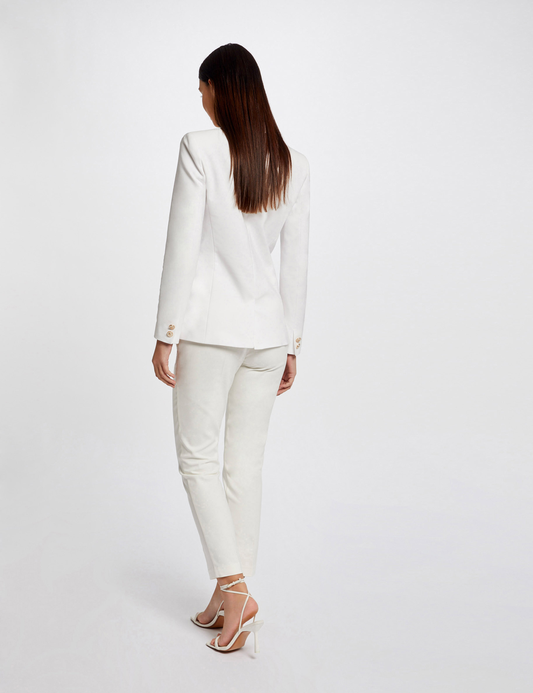 Pantalón ajustado estilo corto crudo mujer Pantalón ajustado estilo corto crudo mujer