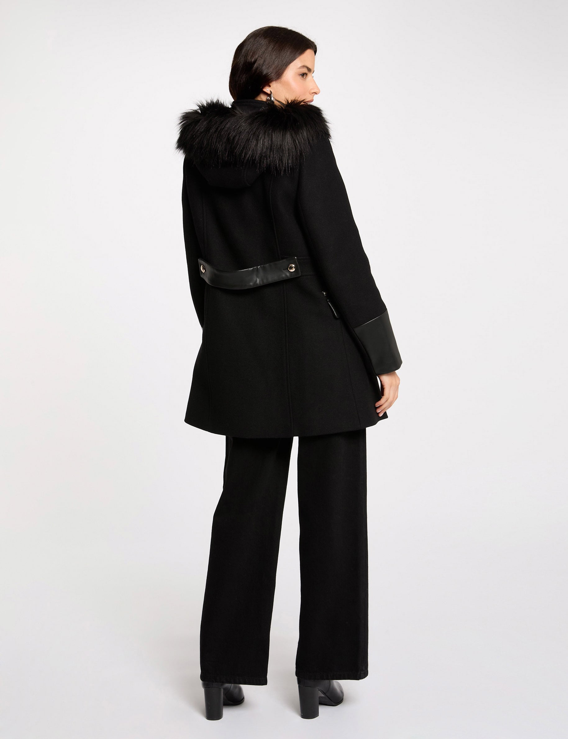 Abrigo de bucle con cuello alto negro mujer
