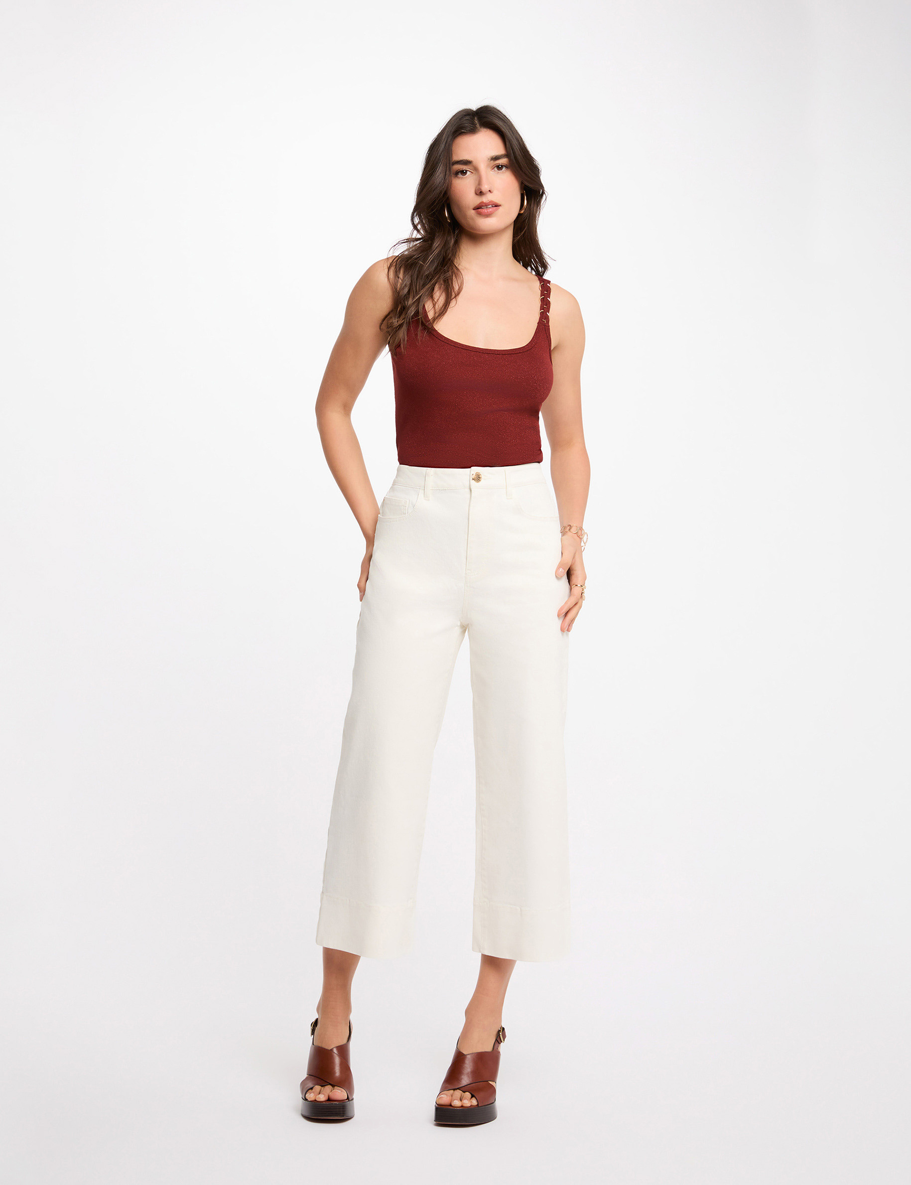 Camiseta ajustada cuello redondo marr&oacute;n co&ntilde;ac mujer