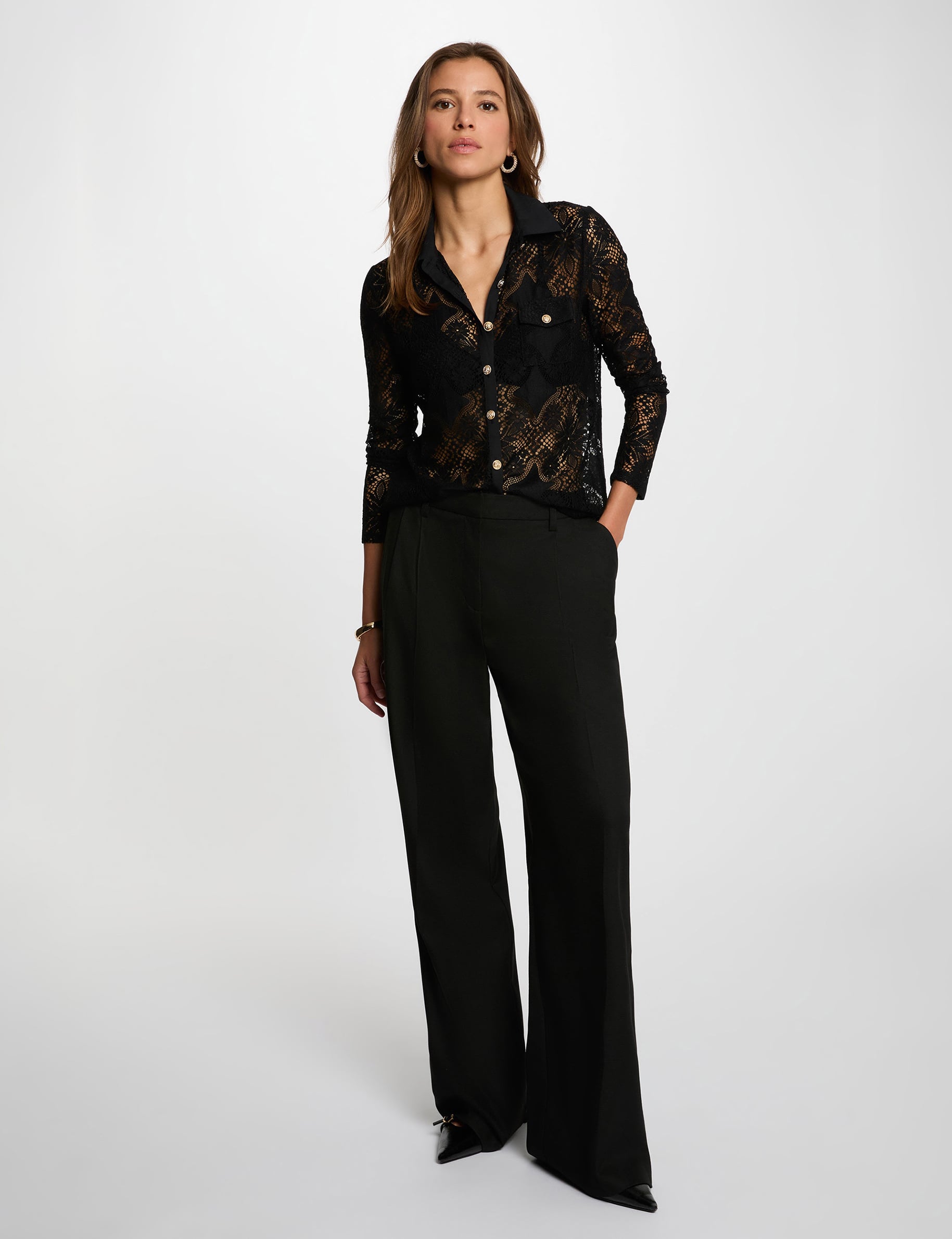 Camisa de encaje con cuello vuelto negro mujer