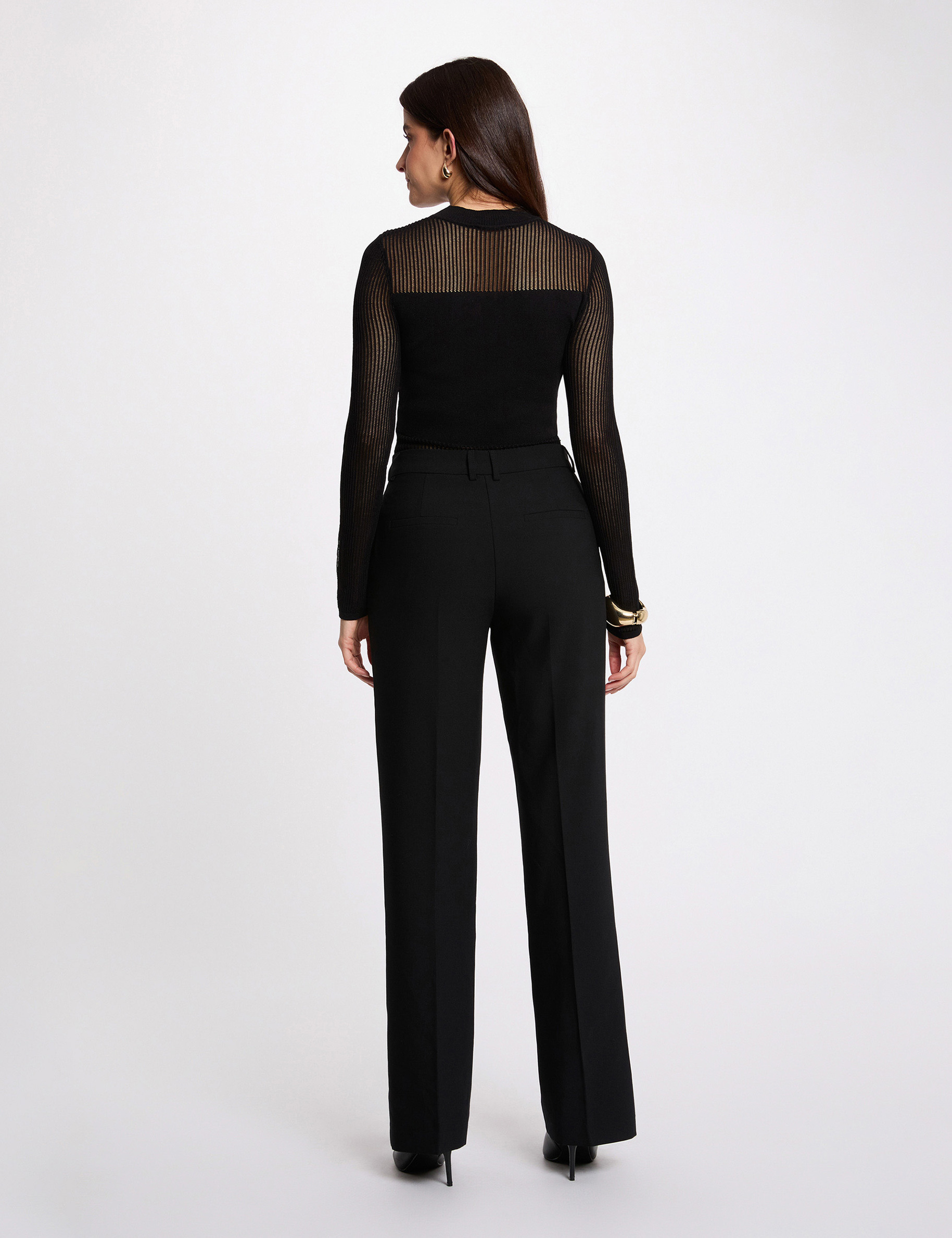Jersey calado de cuello alto negro mujer