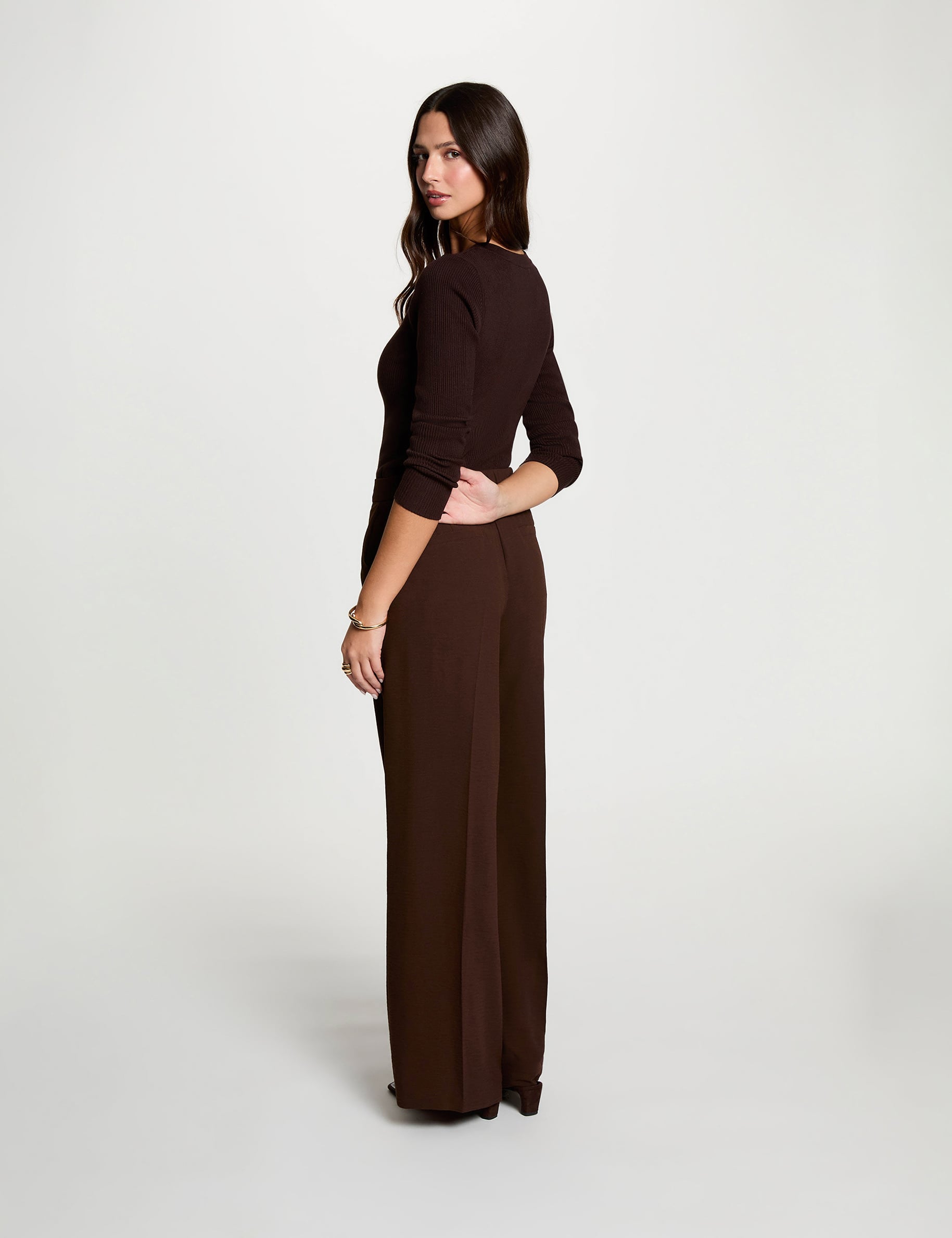 Pantal&oacute;n ancho y fluido marr&oacute;n oscuro mujer