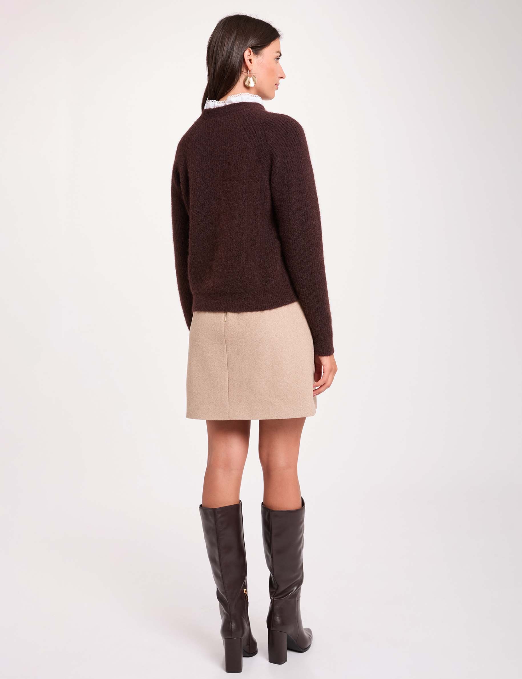 Jersey cuello redondo detalles camisa marr&oacute;n oscuro mujer