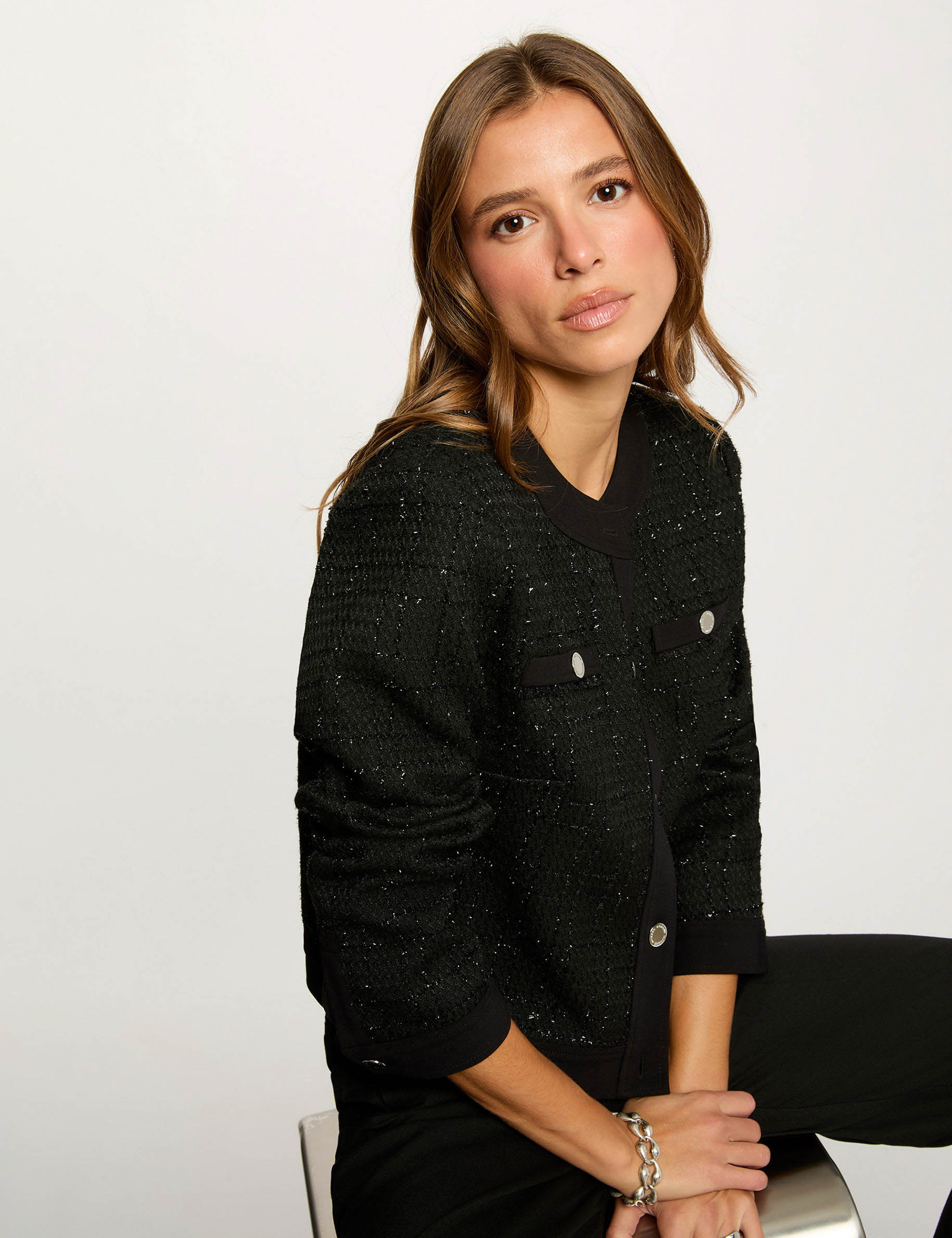 Chaqueta corta entallada negro mujer
