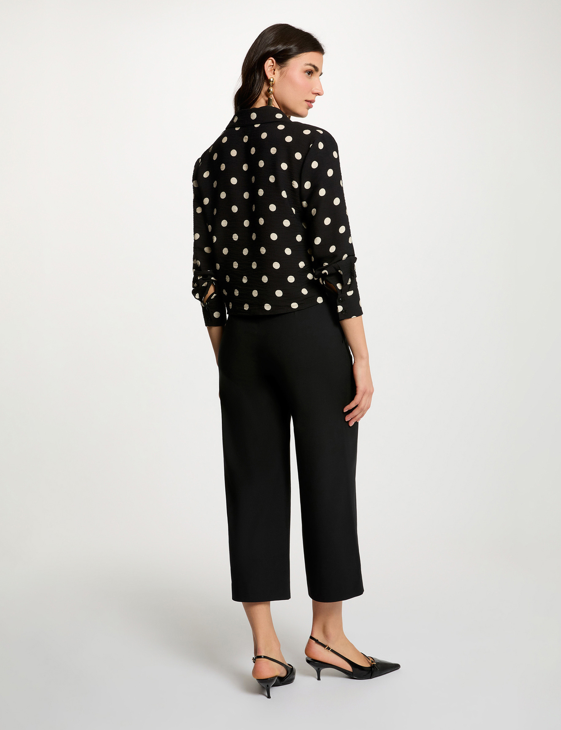 Camisa cropped de lunares negro mujer