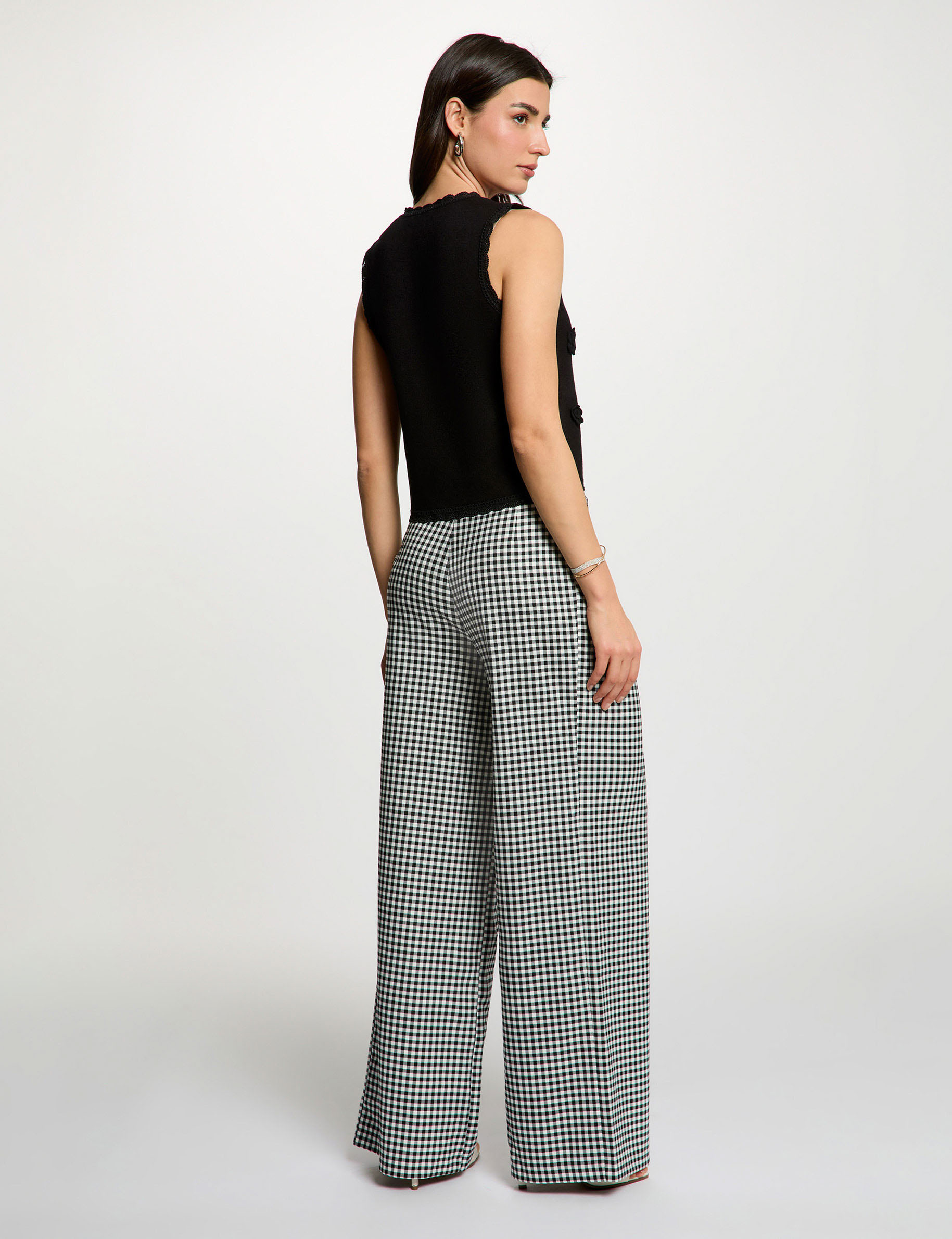 Pantal&oacute;n ancho con pliegues negro mujer