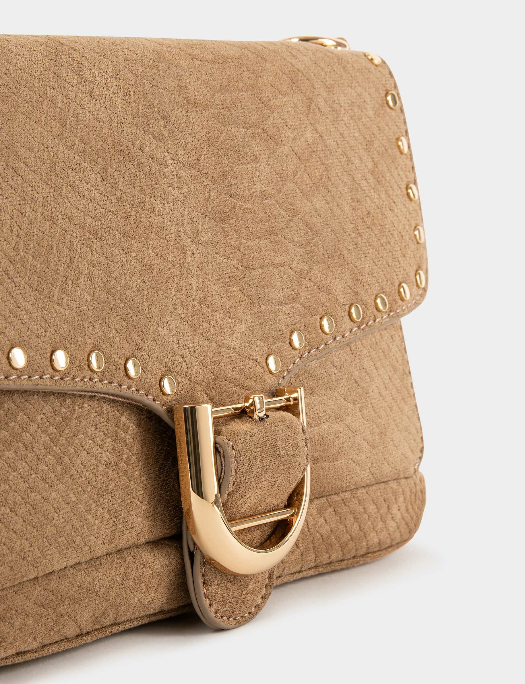 Bolso cocodrilo con flecos y tachuelas arena mujer