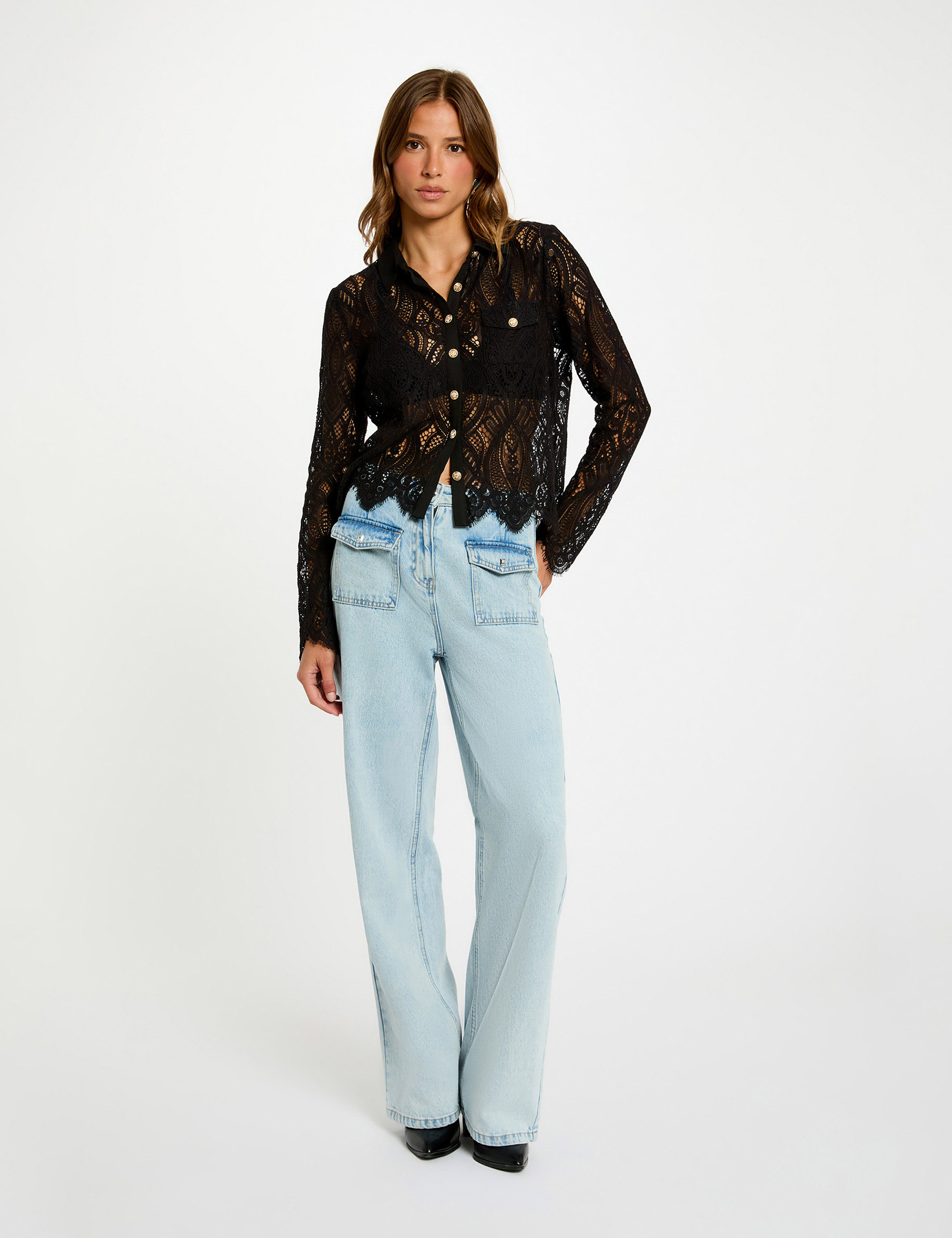 Camisa corta de encaje negro mujer
