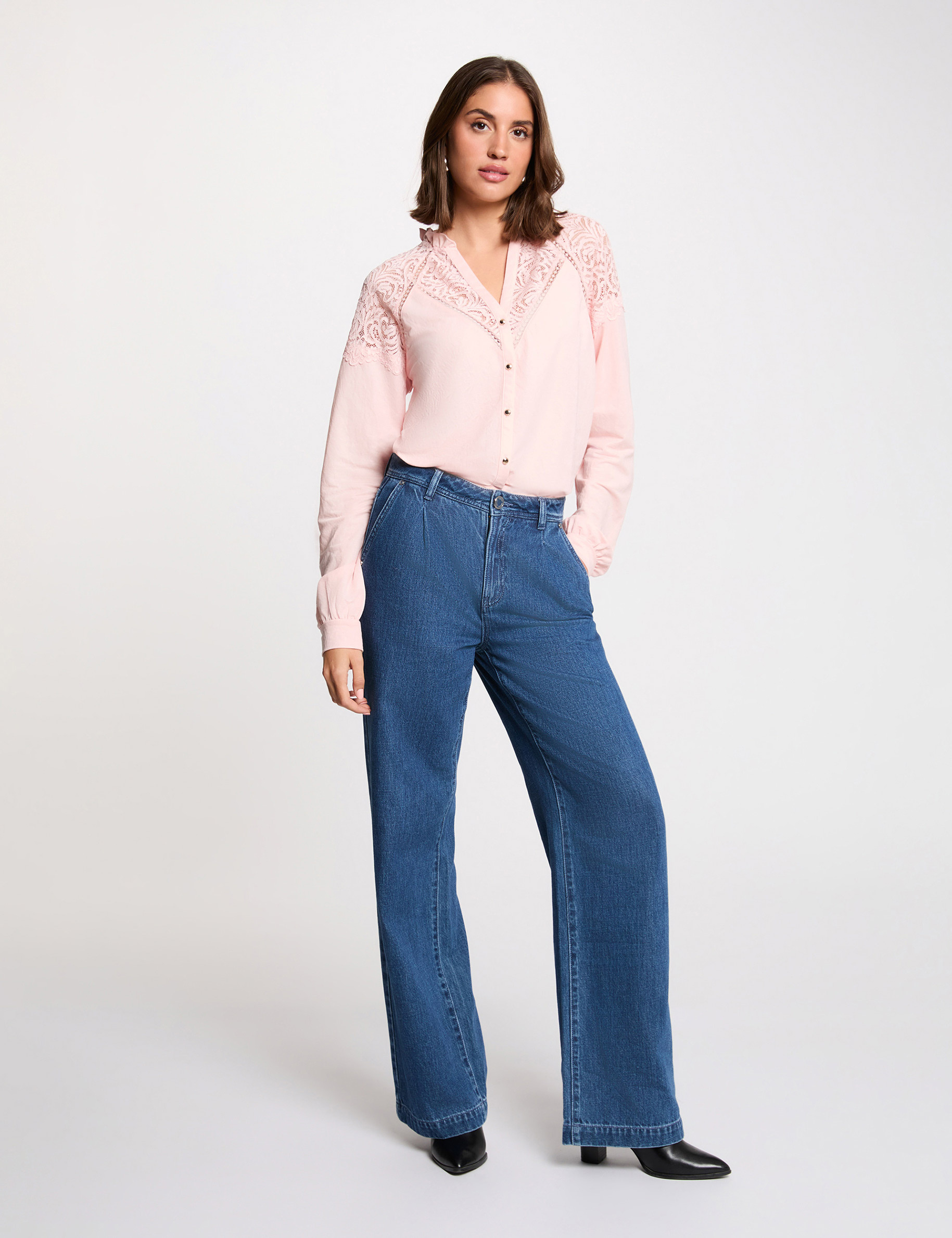 Camiseta de encaje con cuello en v rosa claro mujer