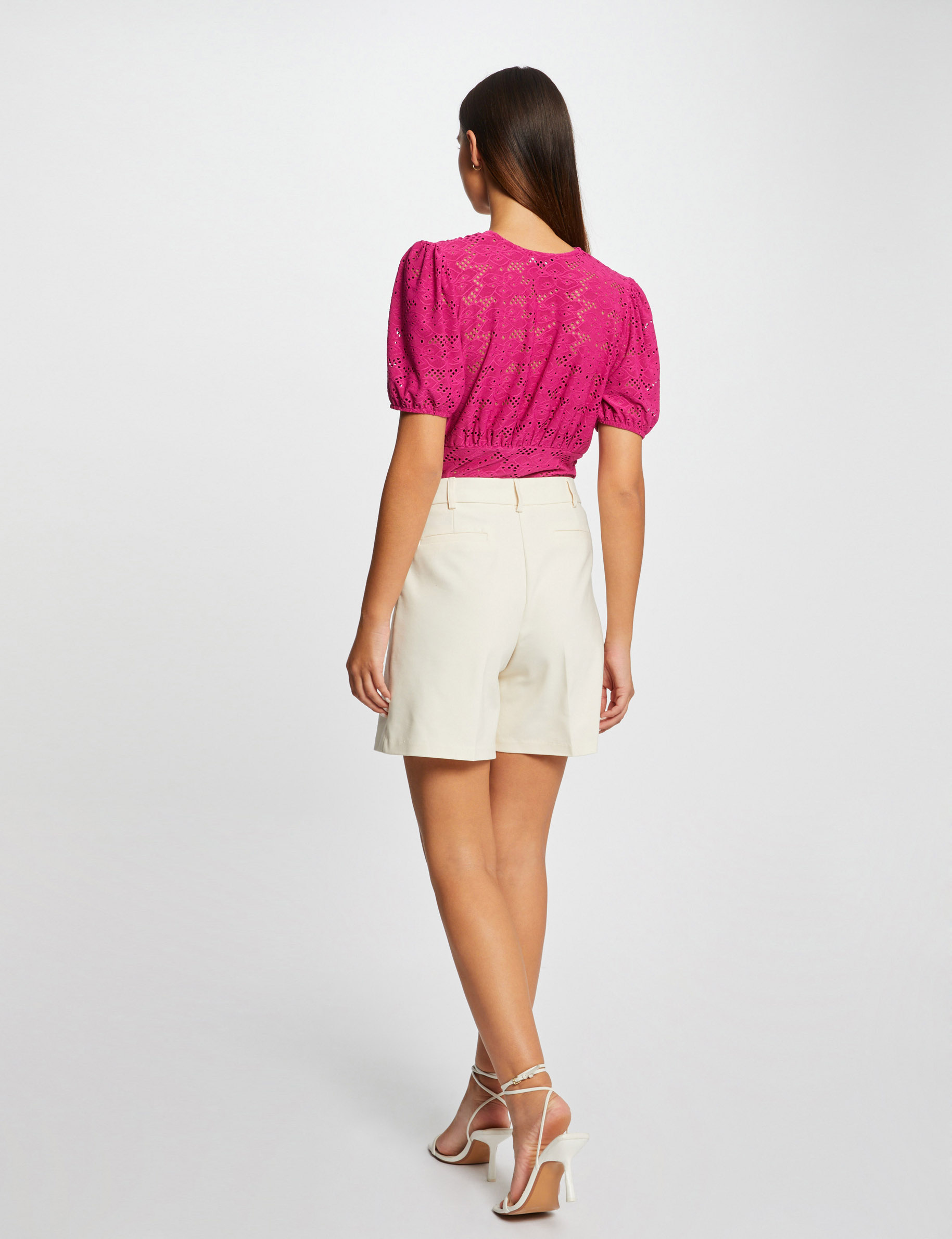 camiseta manga corta con bordado frambuesa mujer Camiseta manga corta con bordado frambuesa mujer