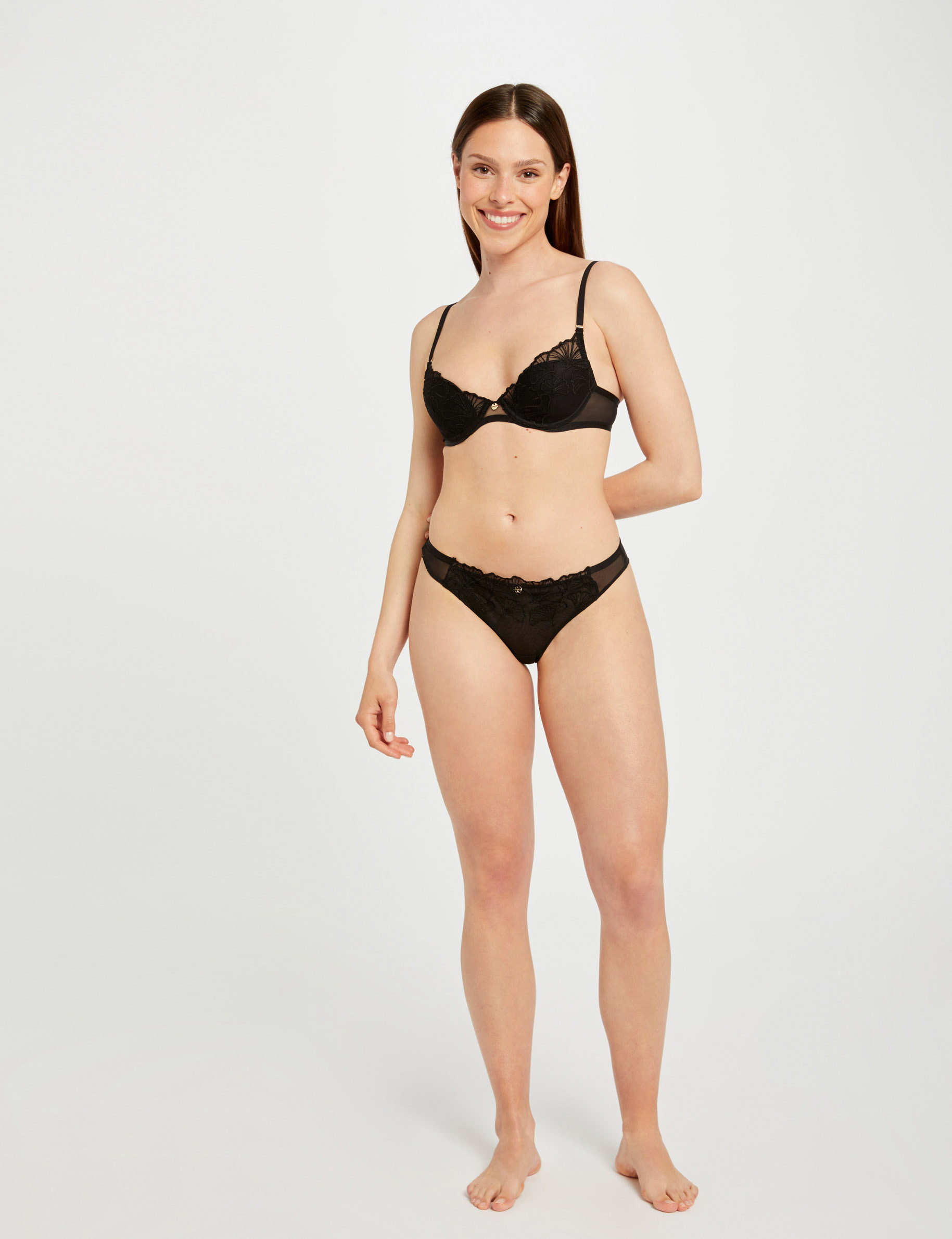 tanga de encaje negro mujer Tanga de encaje negro mujer