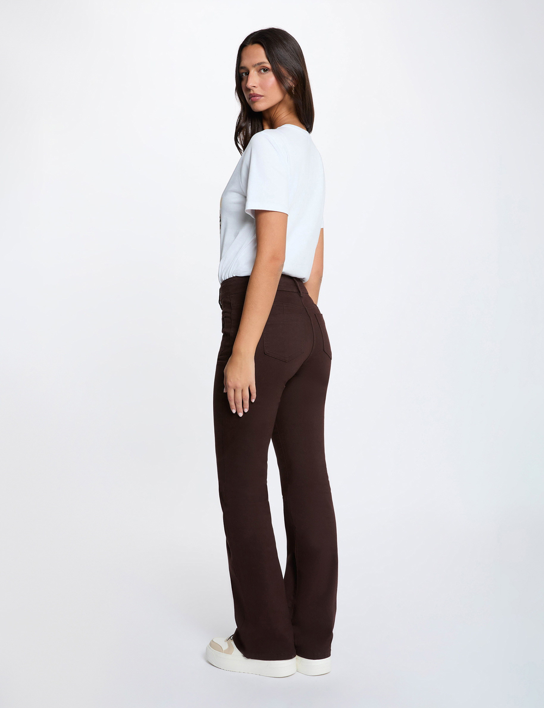 Pantal&oacute;n bootcut marr&oacute;n oscuro mujer