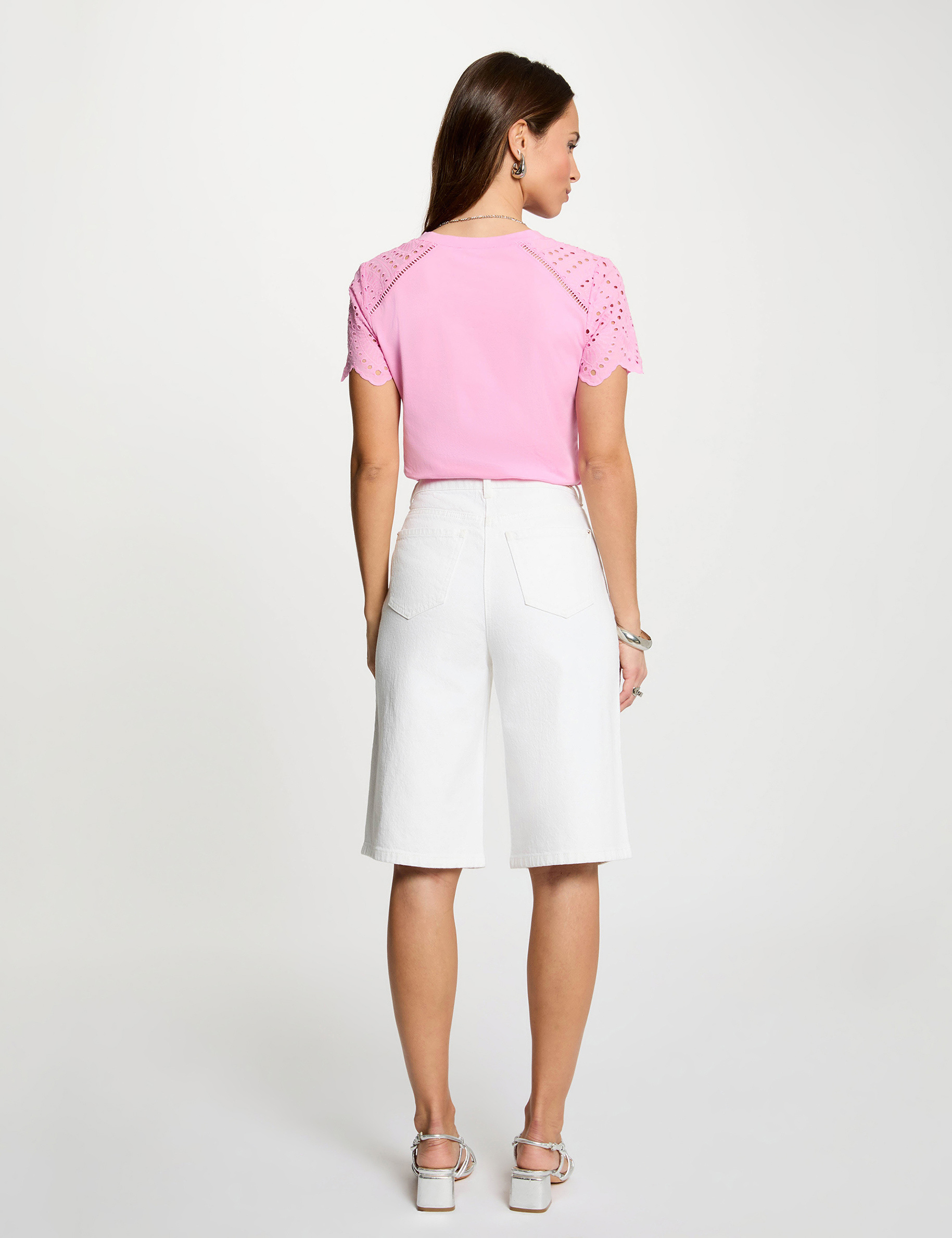 Pantal&oacute;n corto ancho de tiro alto blanco mujer