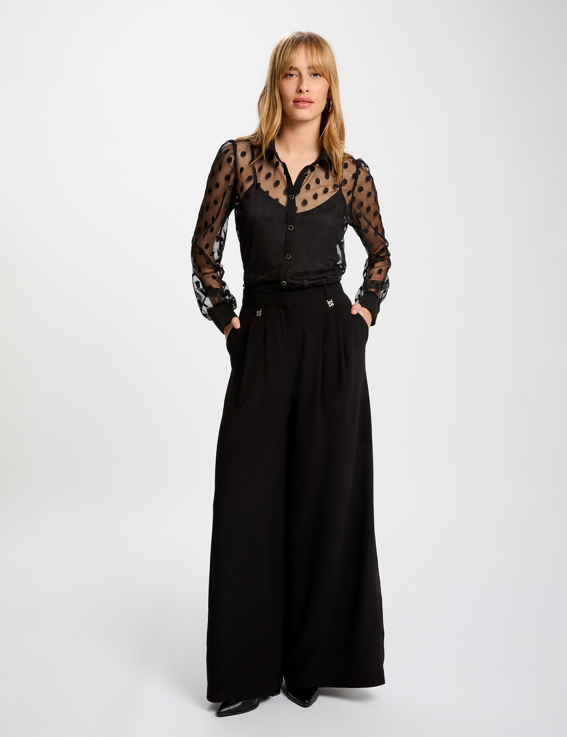 Camiseta con cuello lazada negro mujer